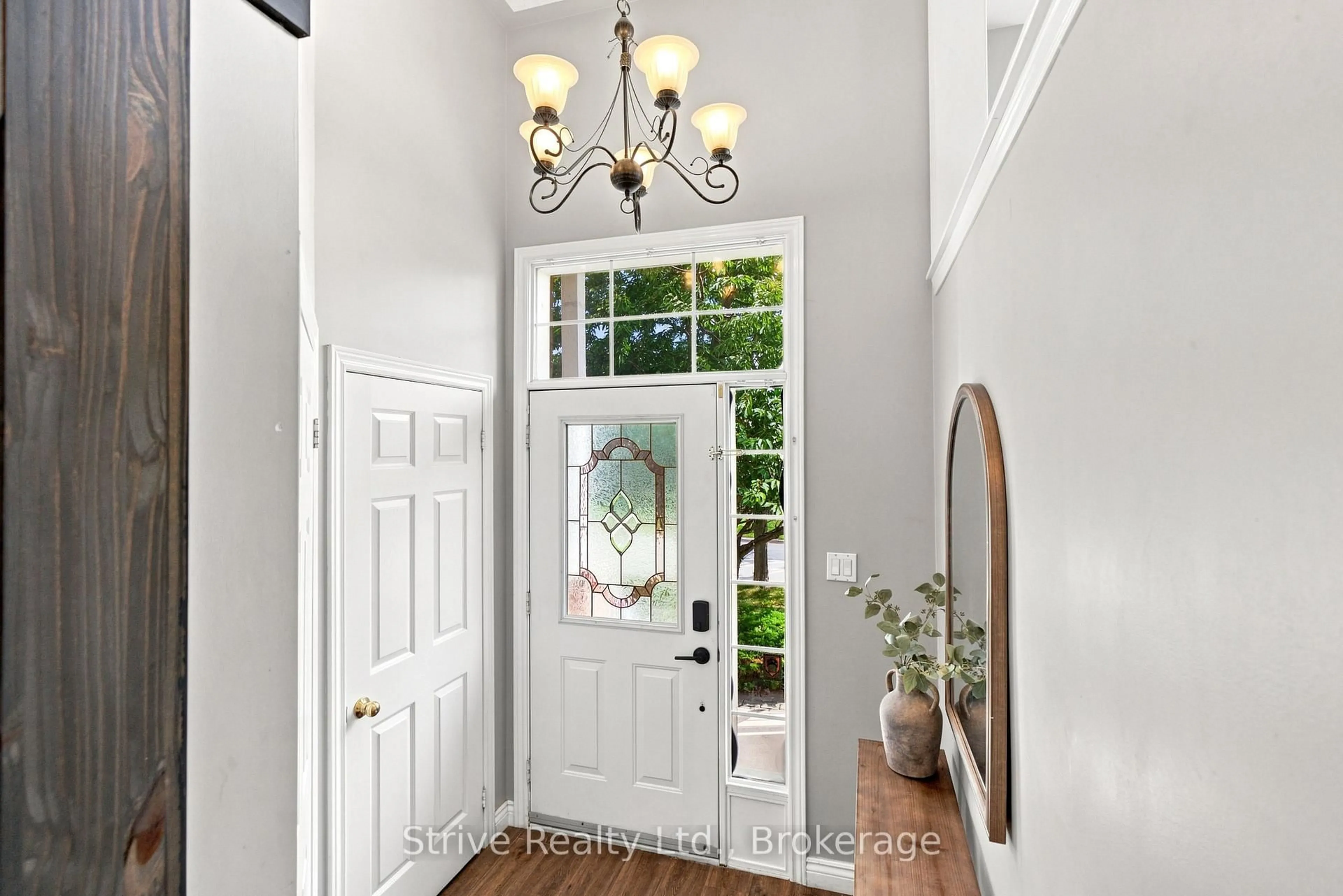 Indoor entryway for 40 Kilgannon Ave, Clarington Ontario L1E 3E2