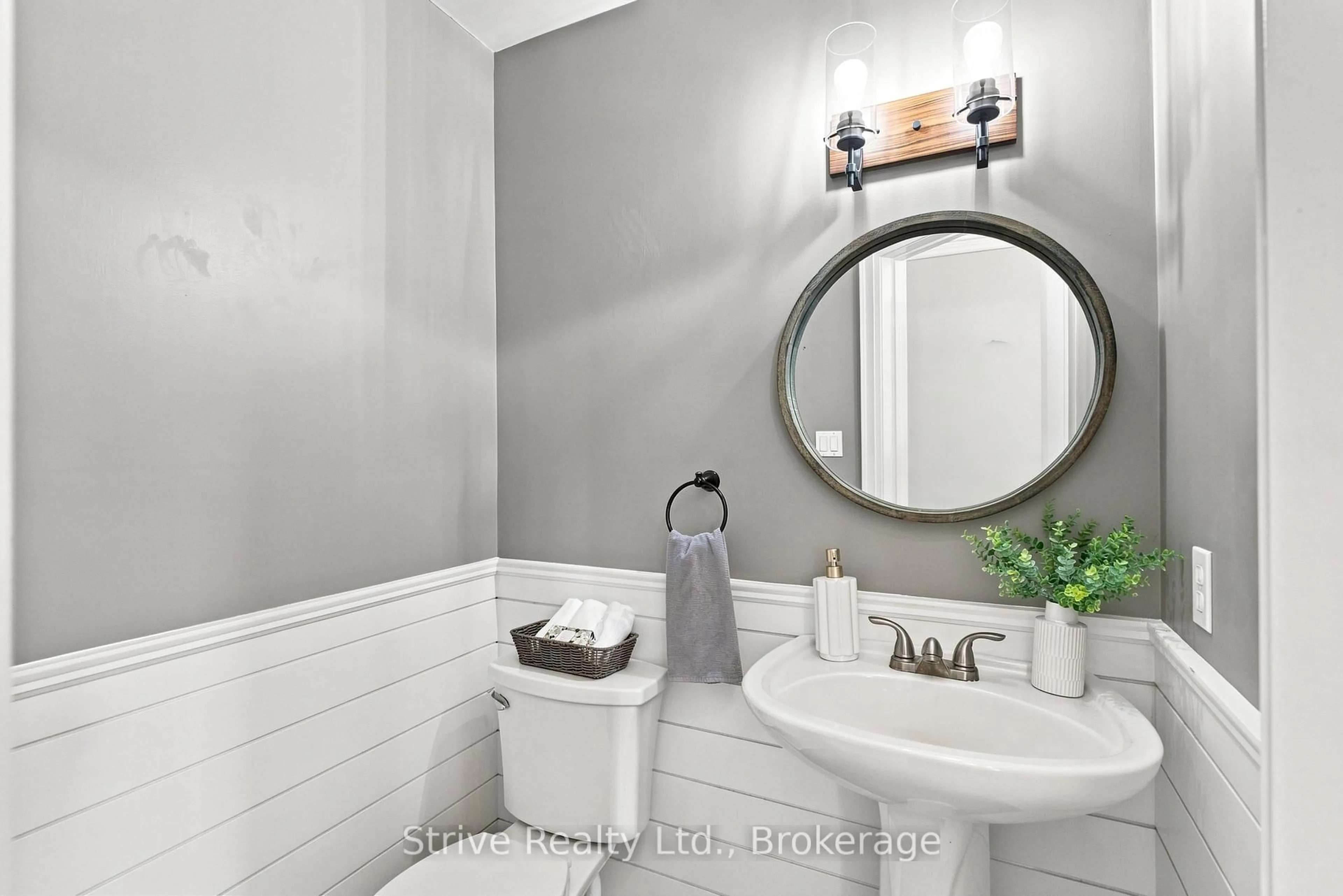 Standard bathroom, ceramic/tile floor for 40 Kilgannon Ave, Clarington Ontario L1E 3E2