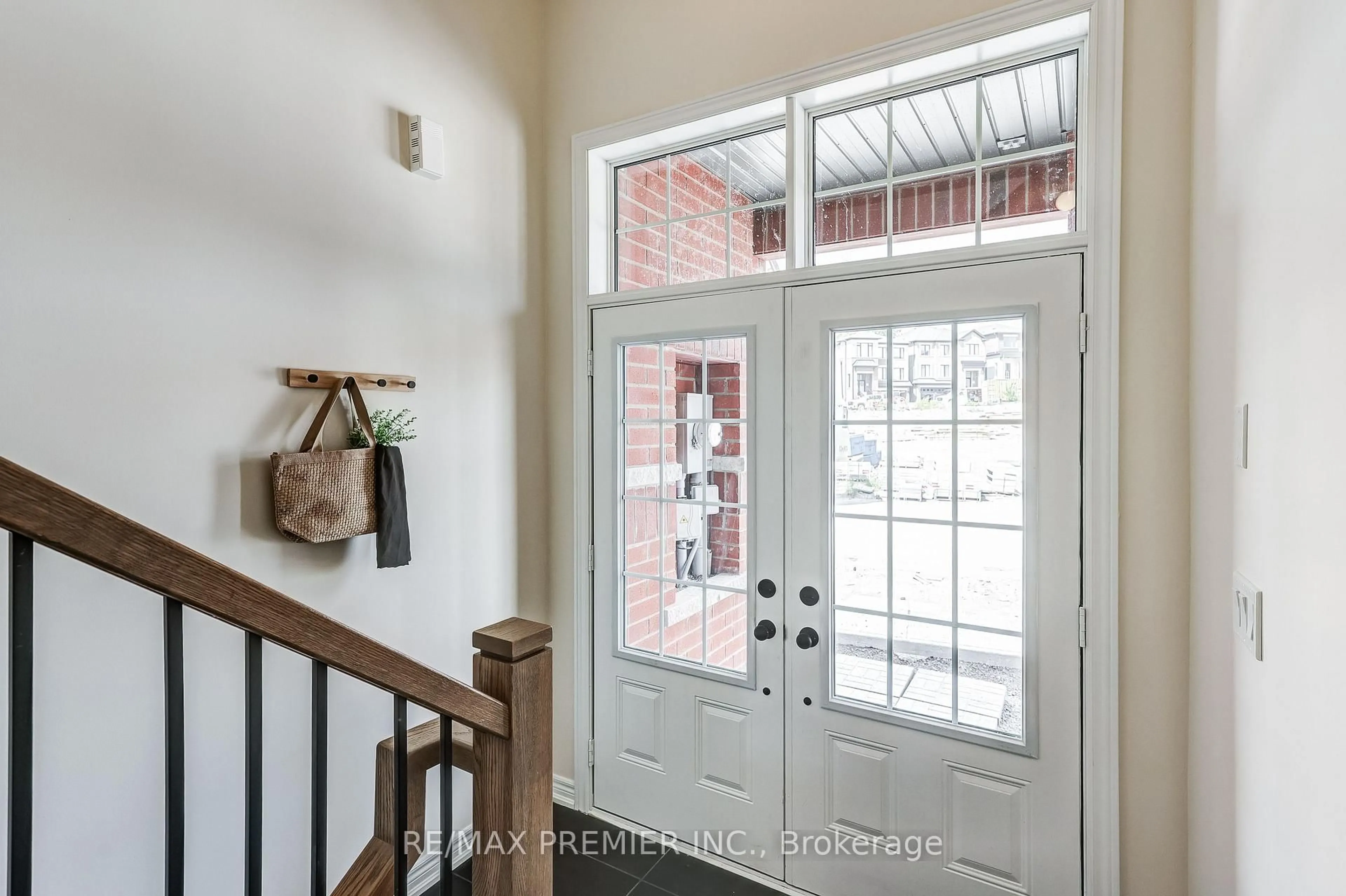 Indoor entryway for 1267 Winding Woods Tr, Pickering Ontario L1X 0S3