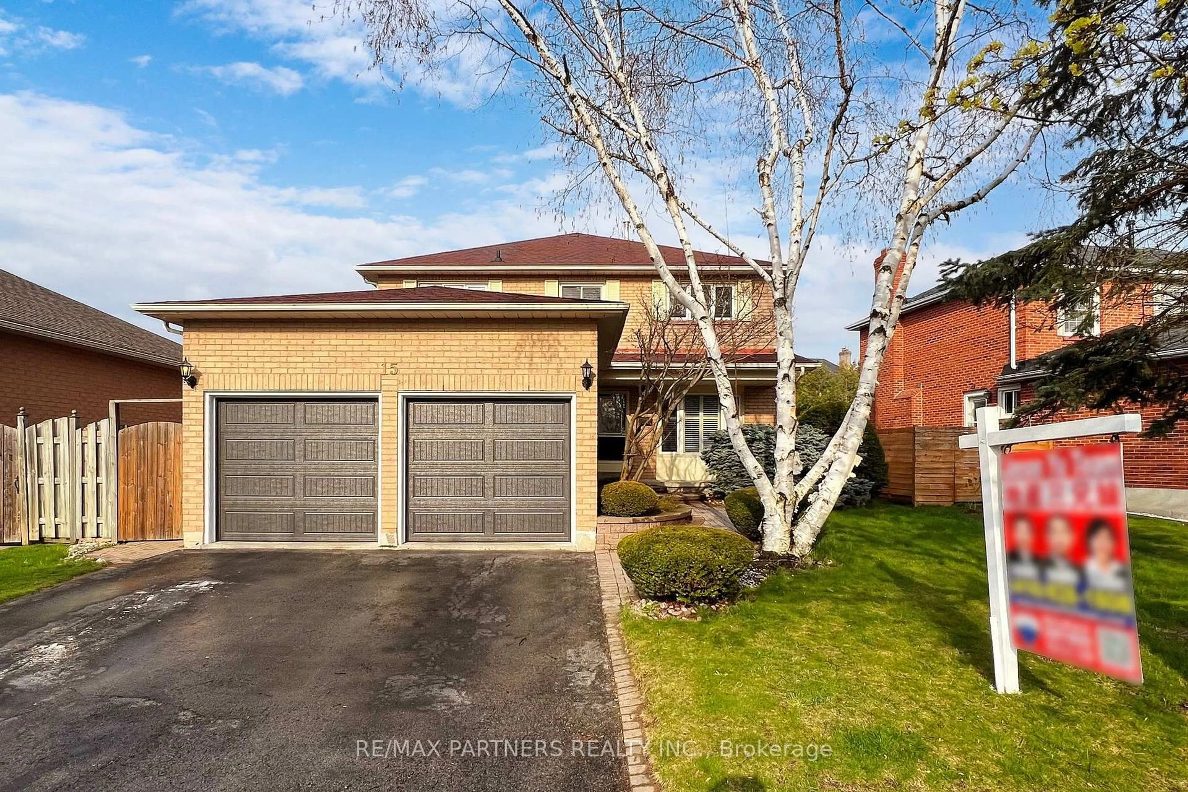 A pic from outside/outdoor area/front of a property/back of a property/a pic from drone, street for 15 Ribblesdale Dr, Whitby Ontario L1N 6Z3