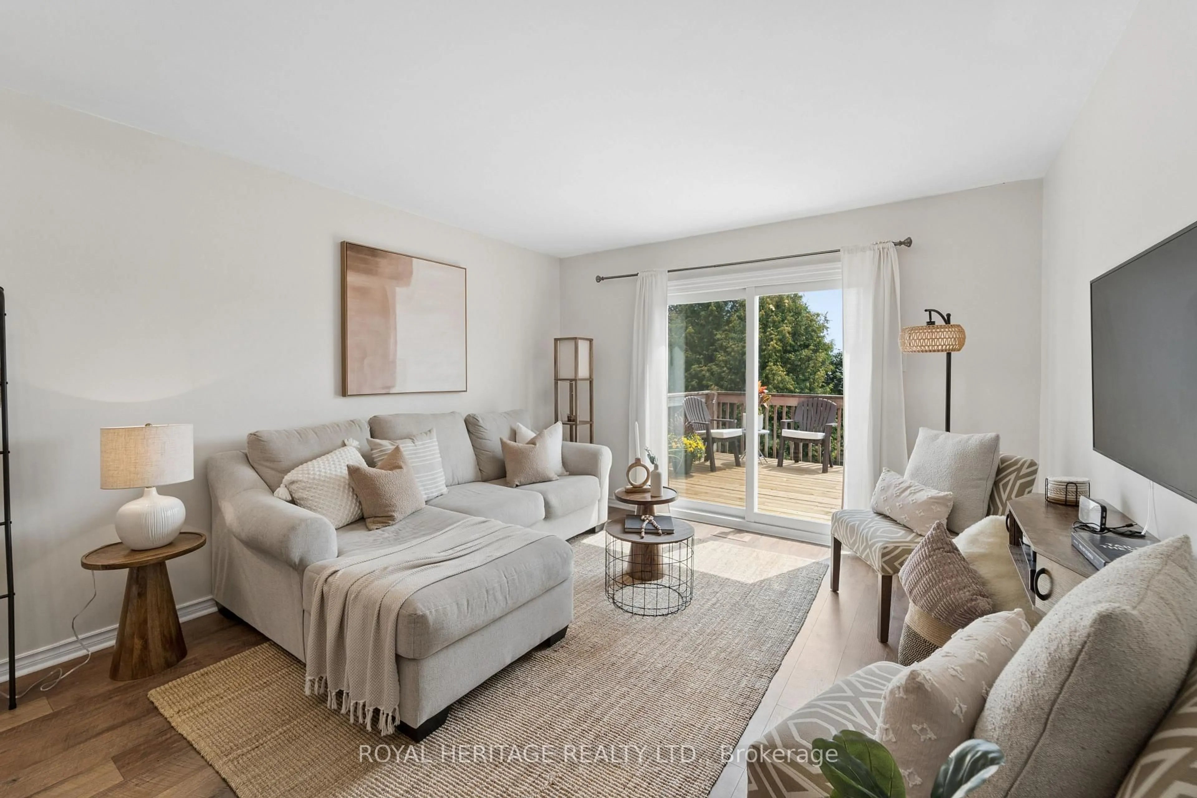 Living room with furniture, unknown for 28 Glanville Cres, Clarington Ontario L1C 4L6
