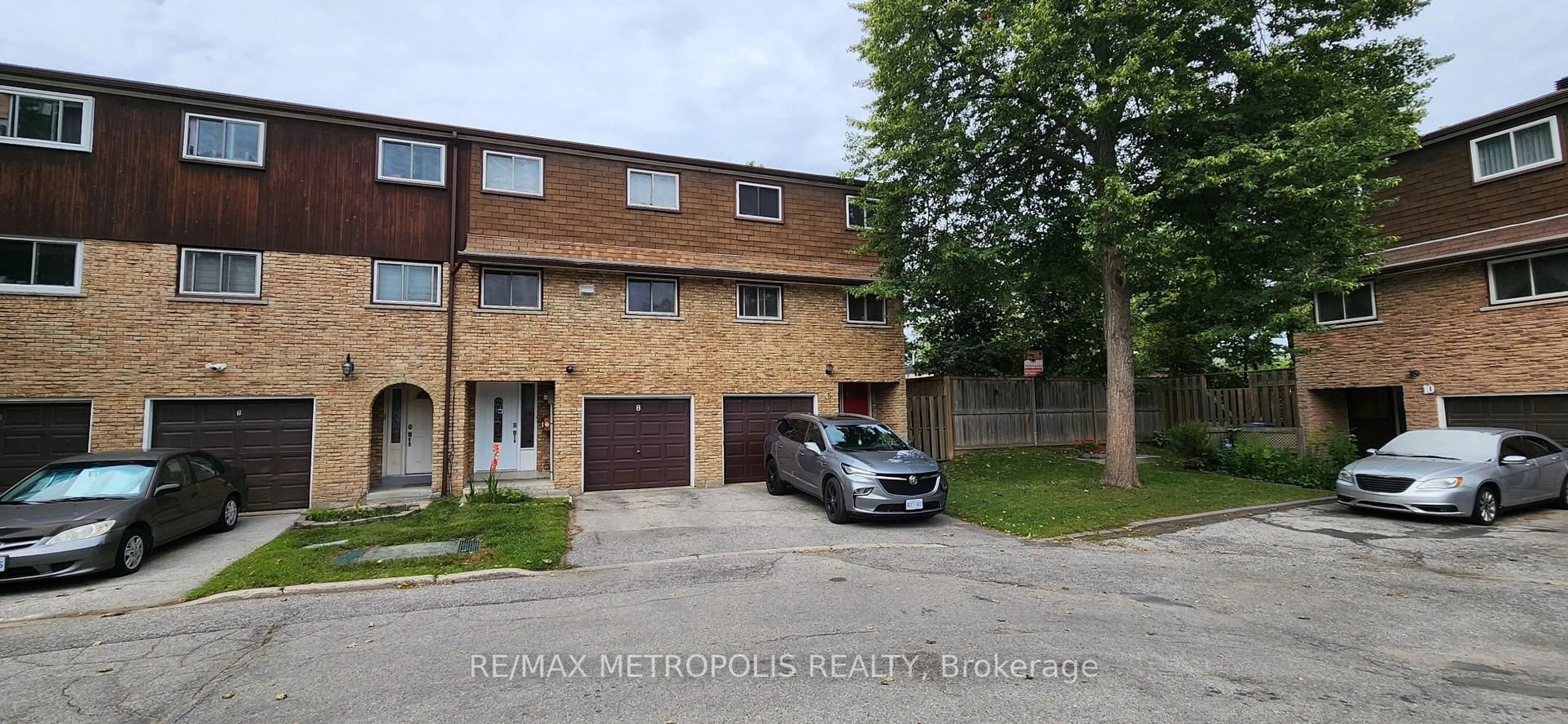 A pic from outside/outdoor area/front of a property/back of a property/a pic from drone, street for 21 Rockwood Dr #8, Toronto Ontario M1M 3M9