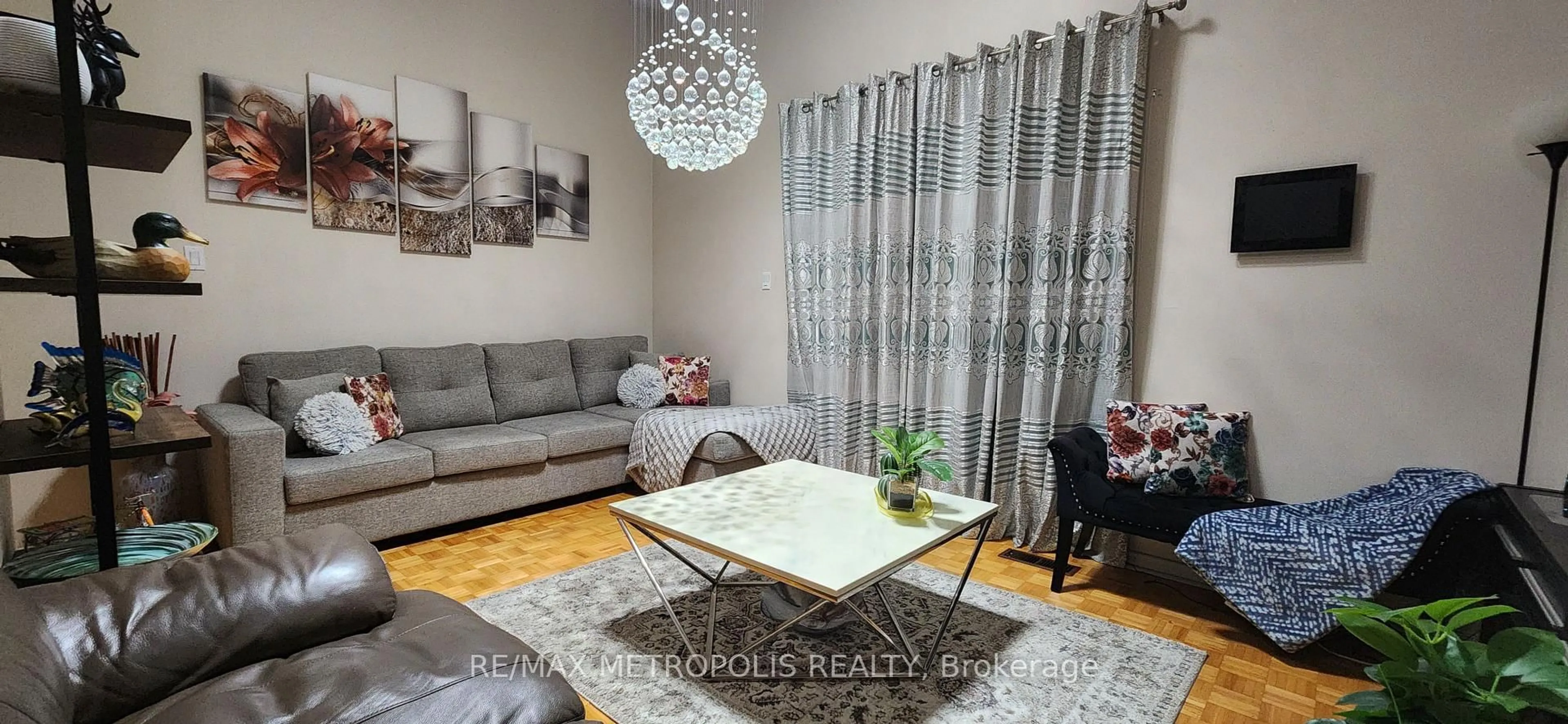 Living room with furniture, unknown for 21 Rockwood Dr #8, Toronto Ontario M1M 3M9