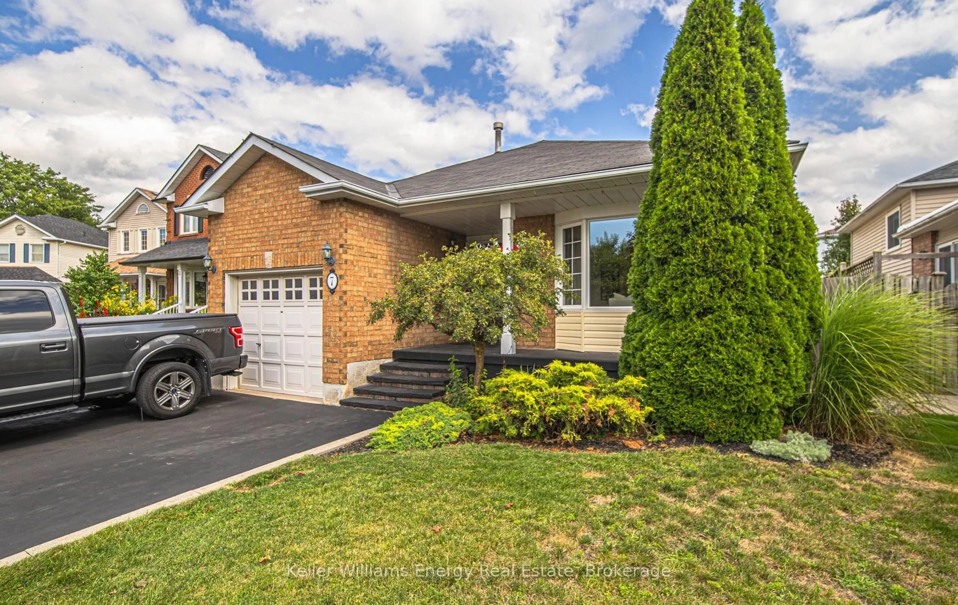 Home with brick exterior material, street for 7 Stirling Ave, Clarington Ontario L1E 1X7