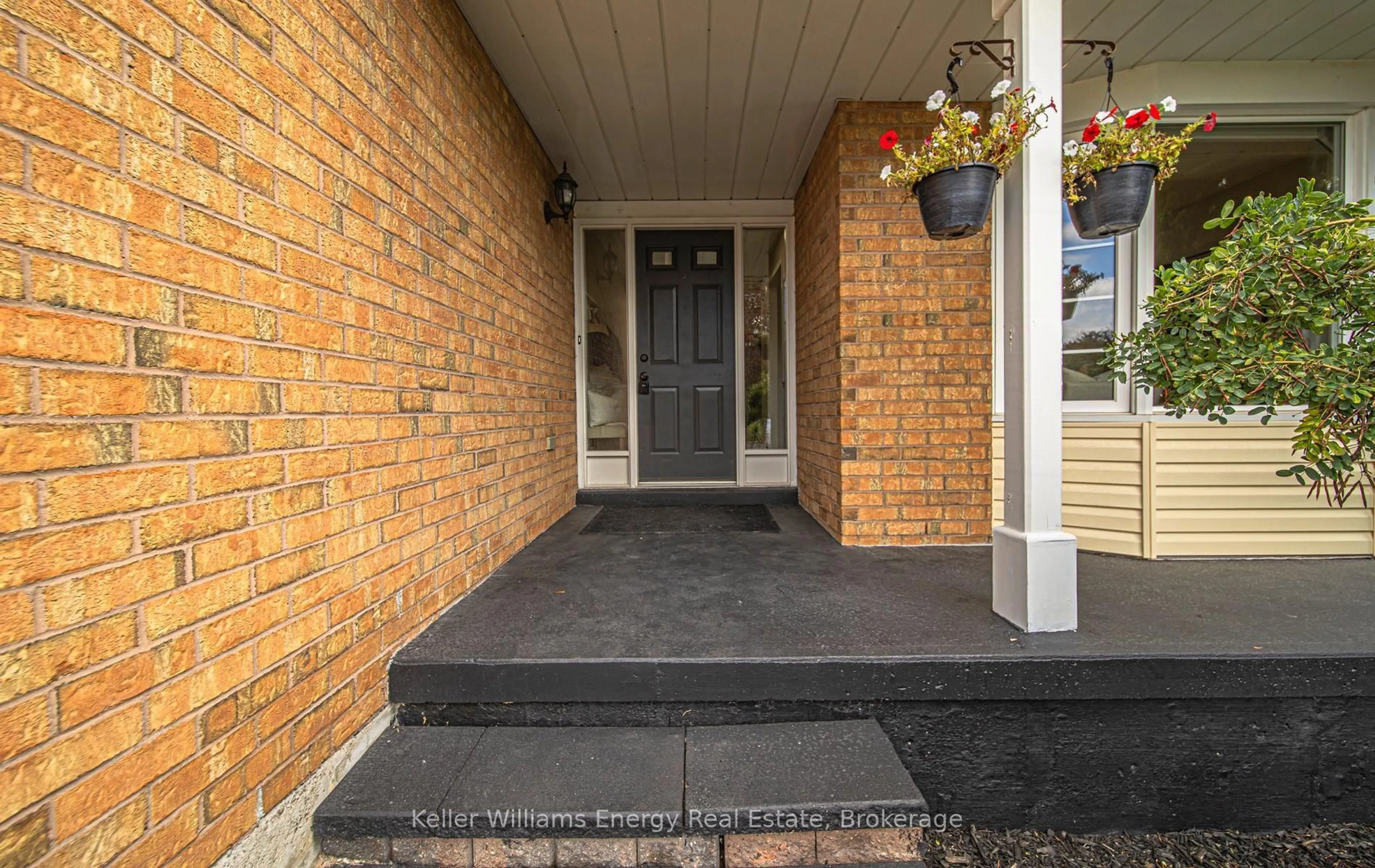 Unknown for 7 Stirling Ave, Clarington Ontario L1E 1X7