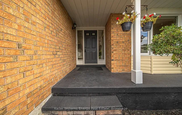 7 Stirling Ave, Clarington 3