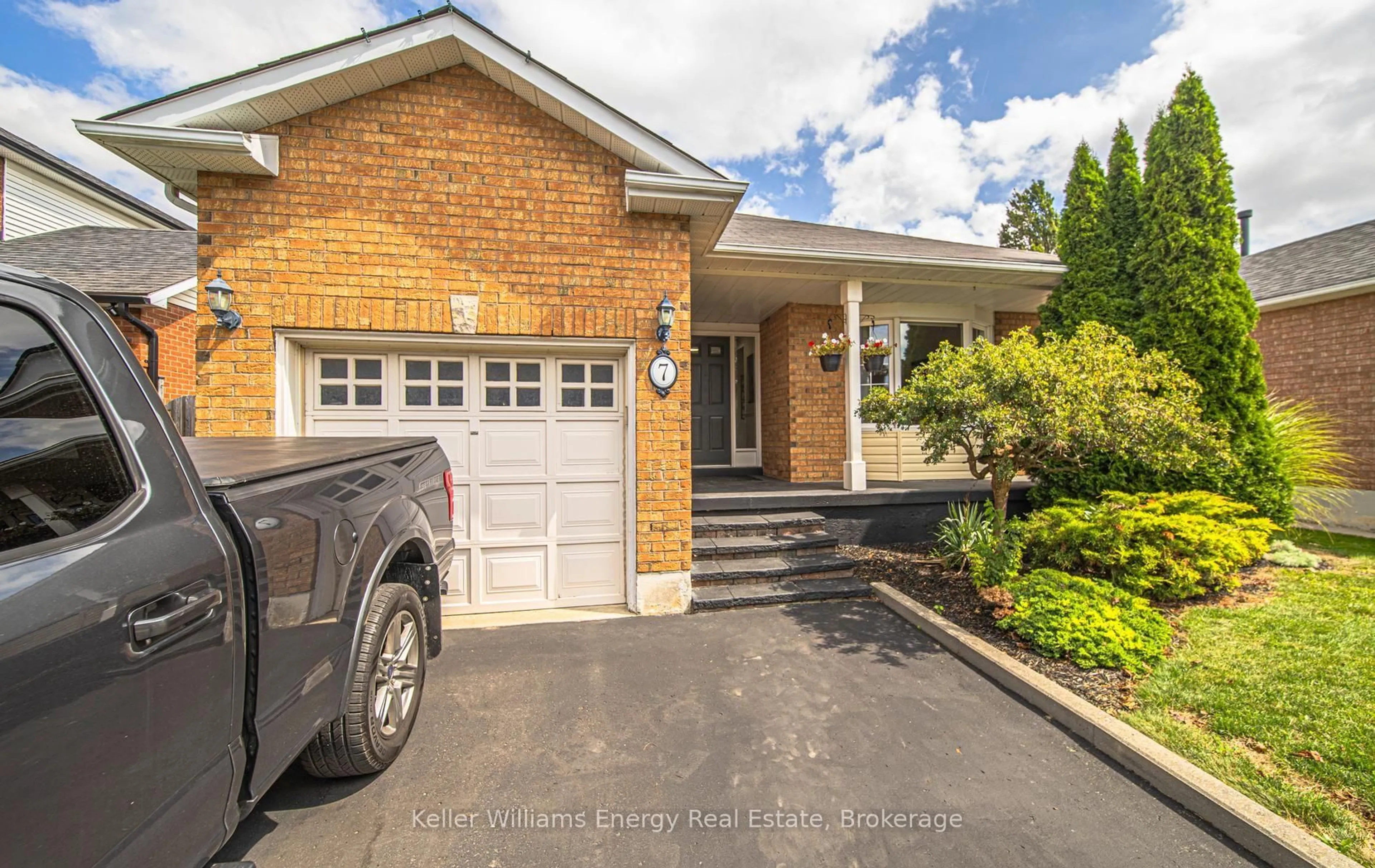 Home with brick exterior material, street for 7 Stirling Ave, Clarington Ontario L1E 1X7
