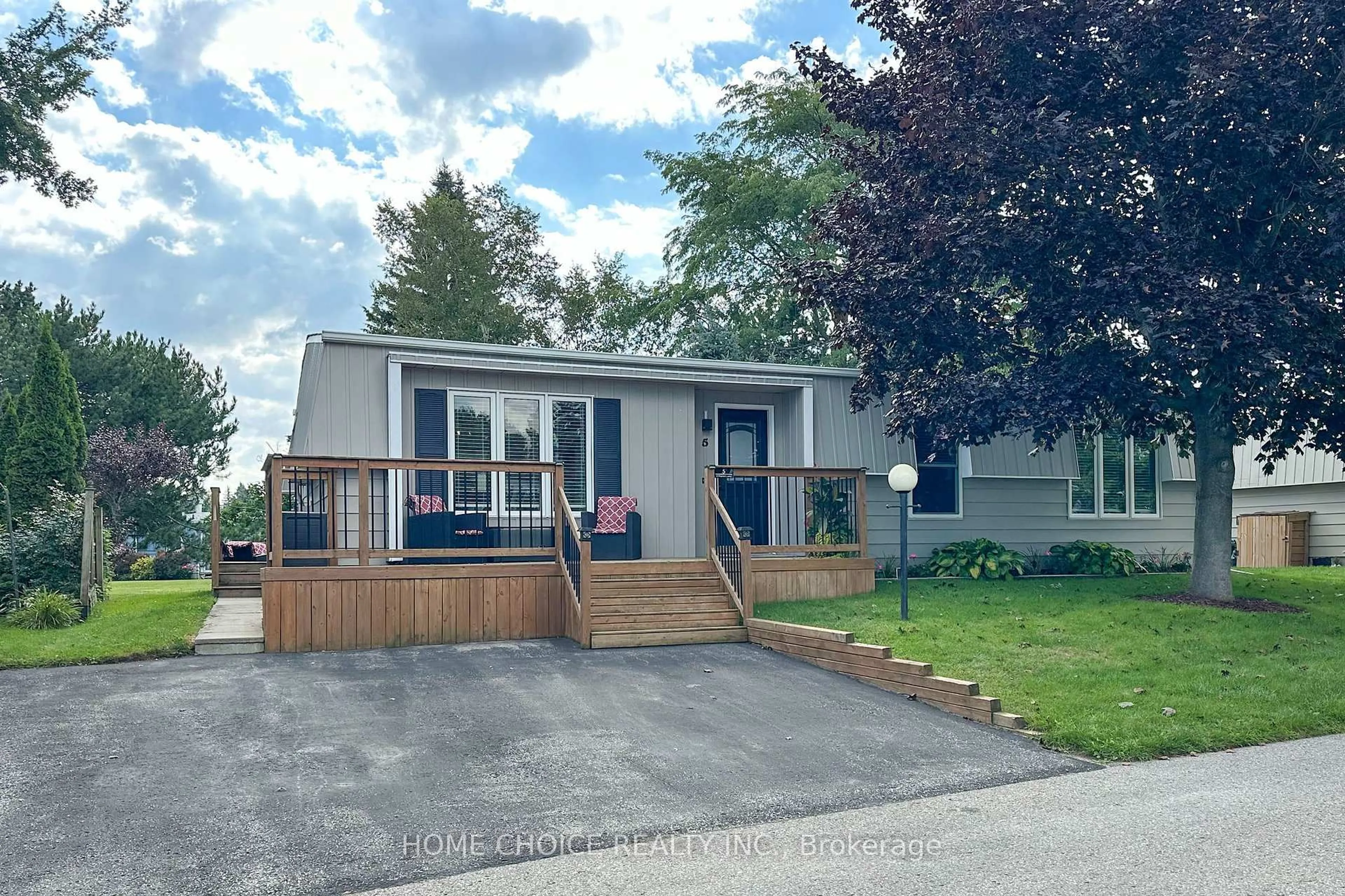 Home with vinyl exterior material, street for 5 Driftwood Lane, Clarington Ontario L1B 1A5