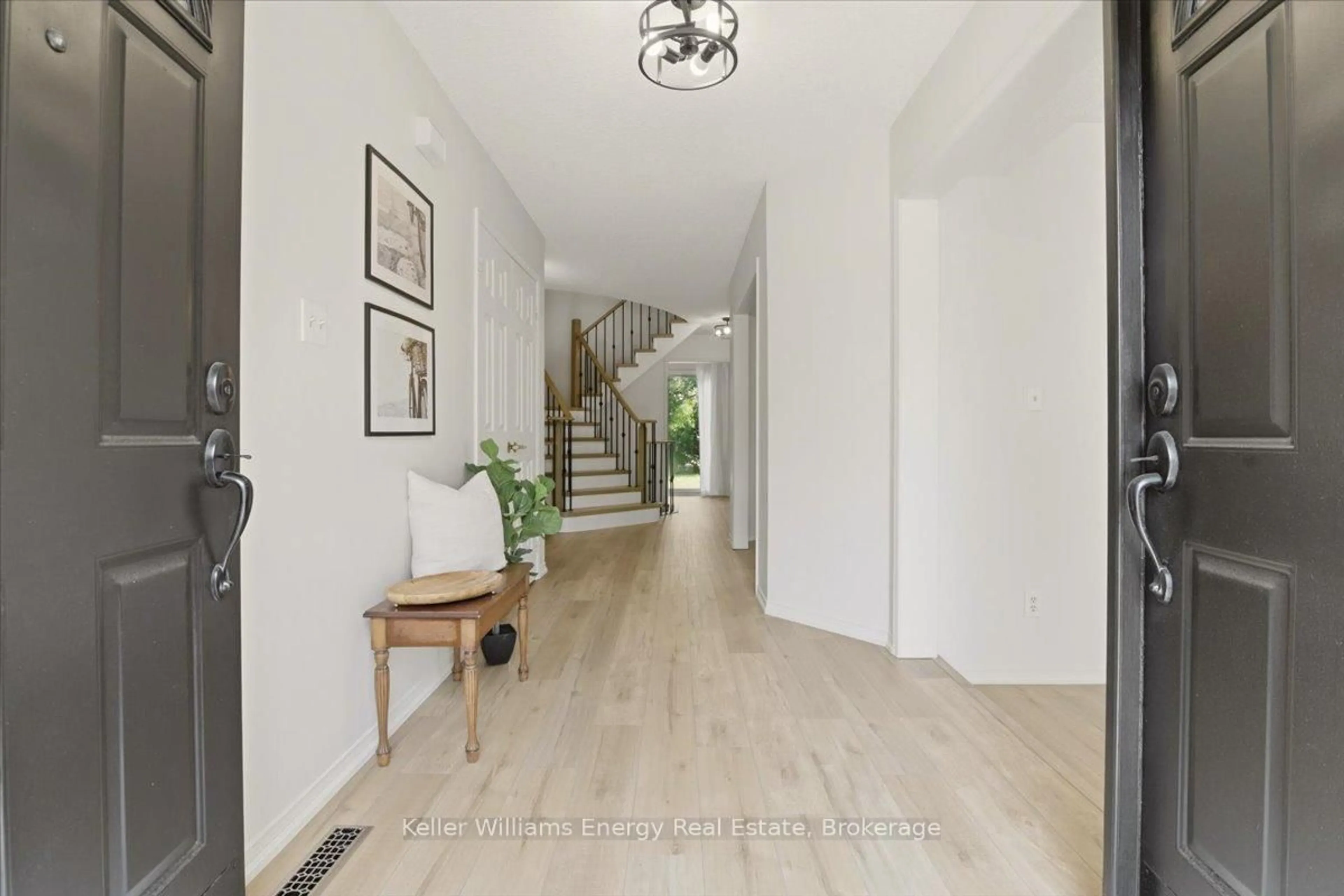 Indoor entryway for 70 Willowbrook Dr, Whitby Ontario L1R 2A8