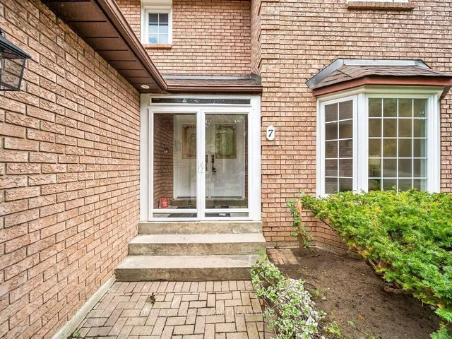 7 Winding Crt, Toronto 4