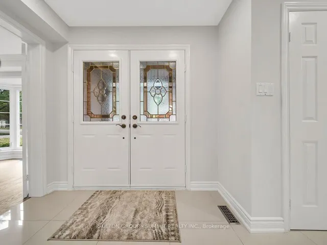 7 Winding Crt, Toronto 5