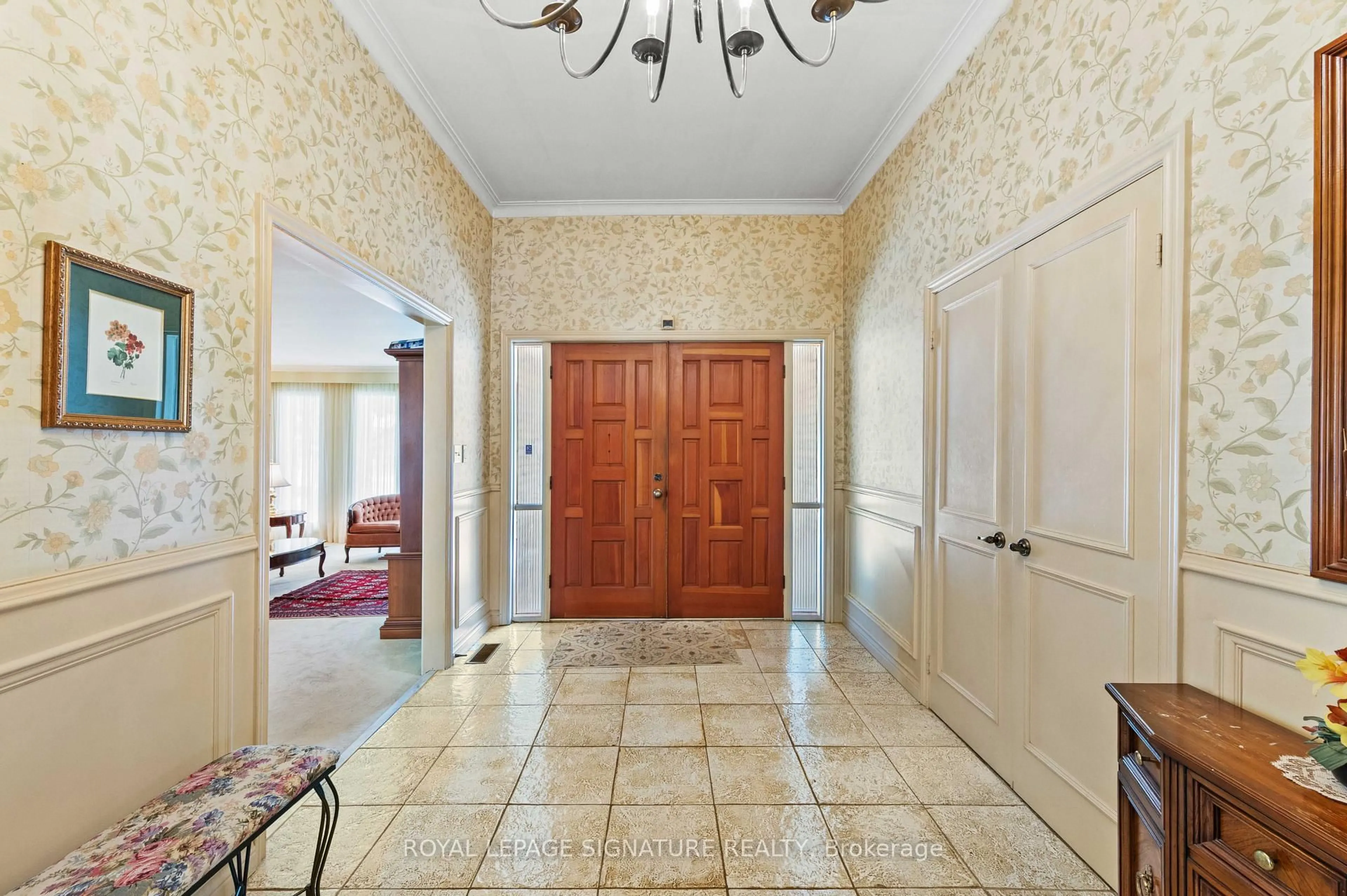 Indoor foyer for 2600 Kennedy Rd, Toronto Ontario M1T 3H1