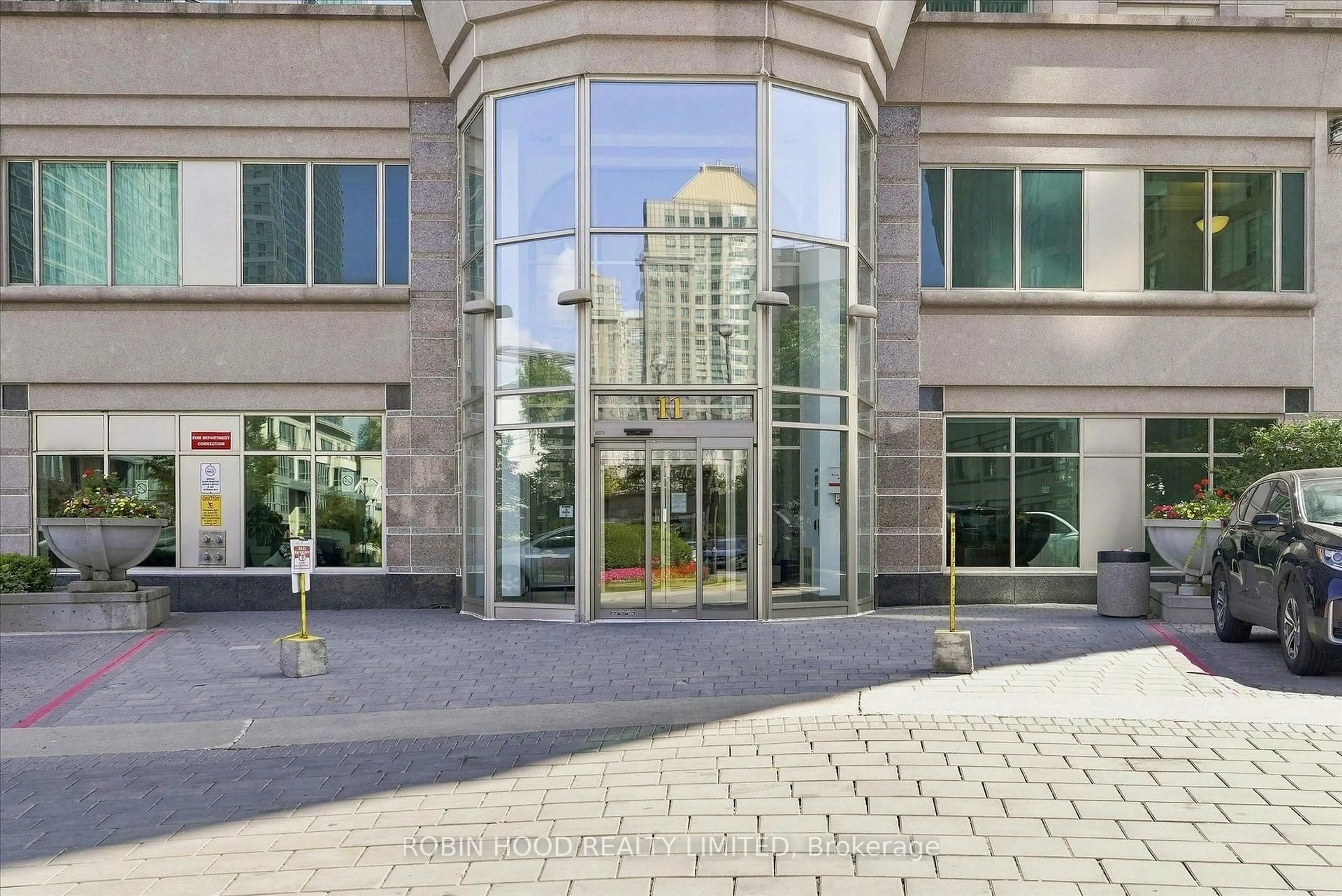 Indoor foyer for 11 Lee Centre Dr #PH109, Toronto Ontario M1H 3J5