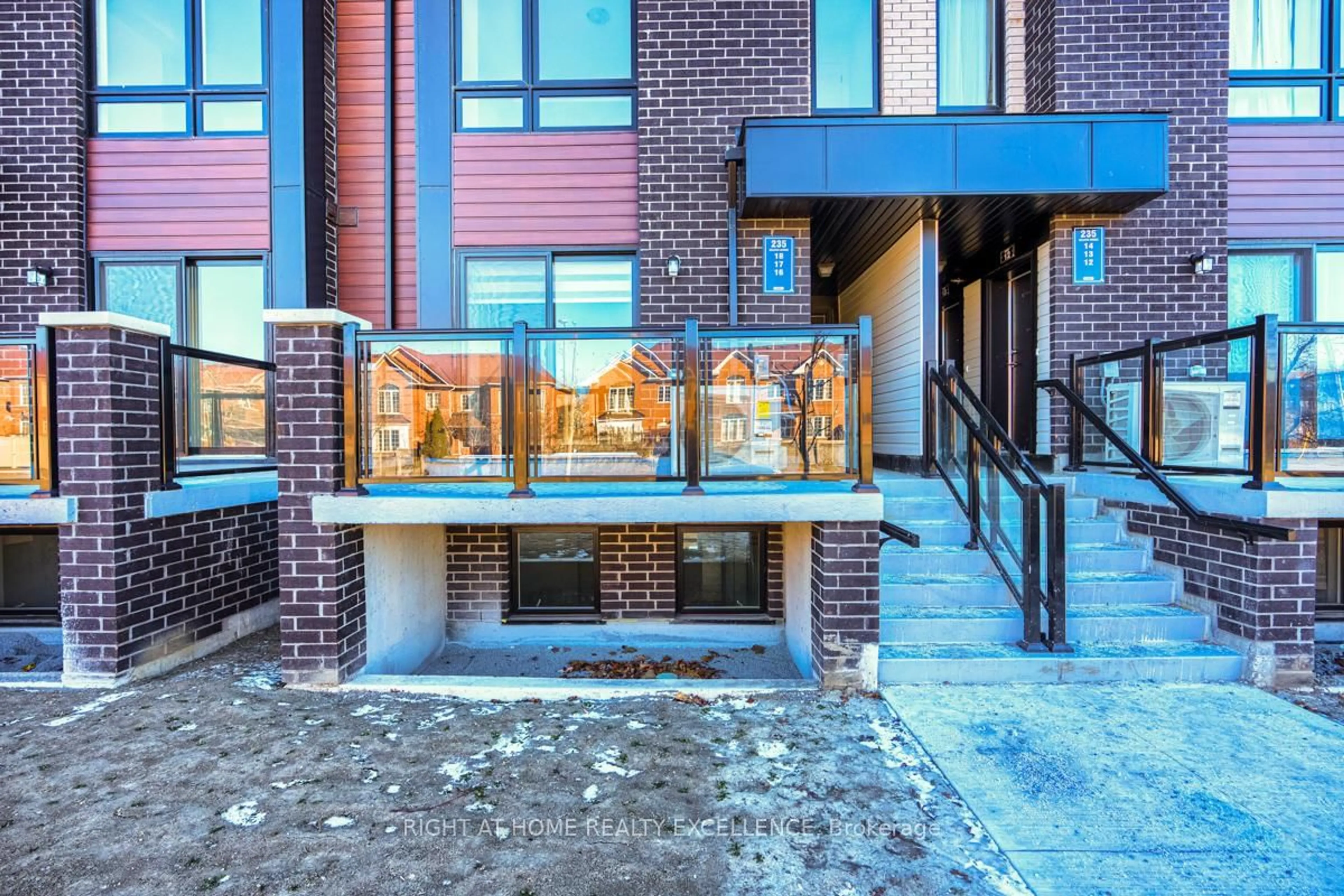 Indoor foyer for 235 Mclevin Ave #16, Toronto Ontario M1B 0E8
