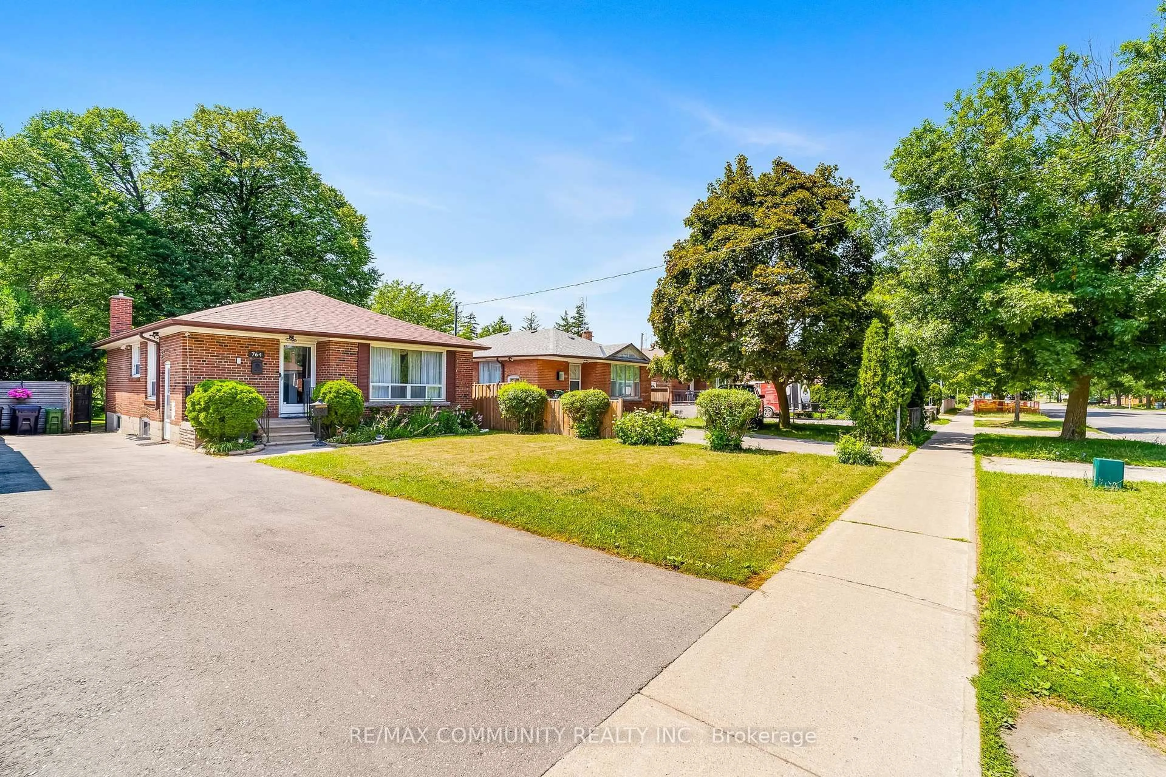 Home with brick exterior material, street for 764 Brimley Rd, Toronto Ontario M1J 1C6