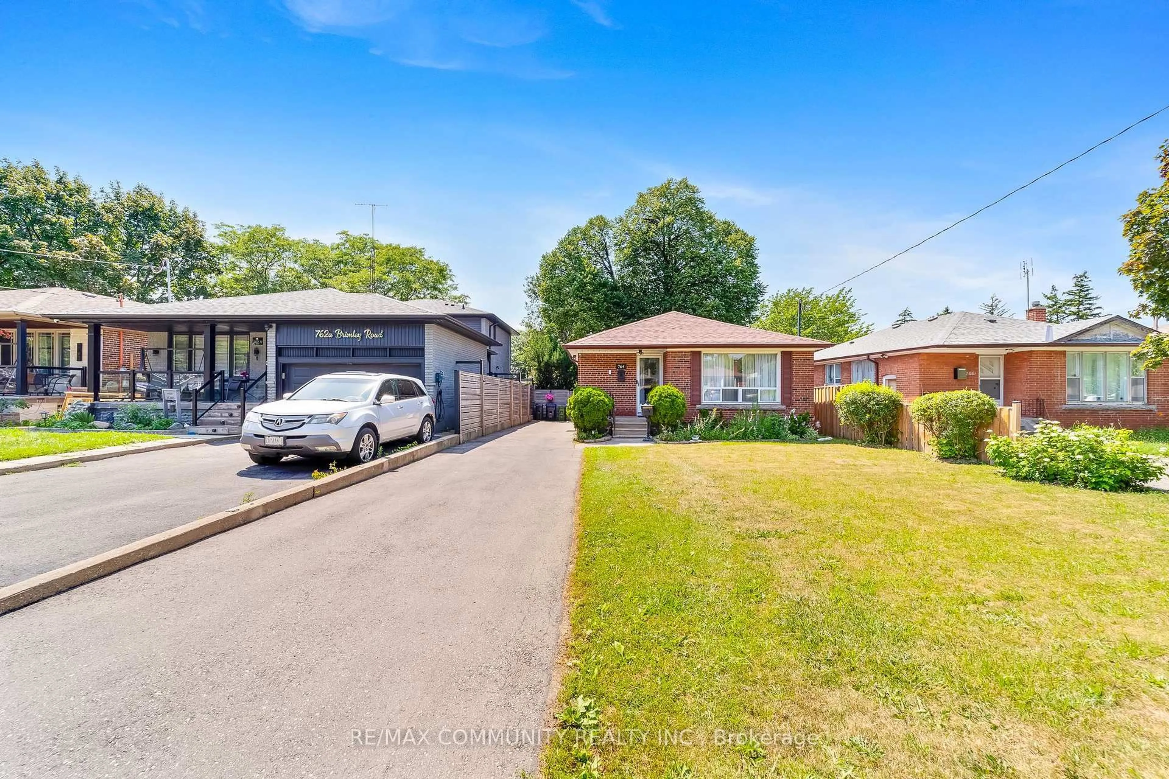 A pic from outside/outdoor area/front of a property/back of a property/a pic from drone, street for 764 Brimley Rd, Toronto Ontario M1J 1C6