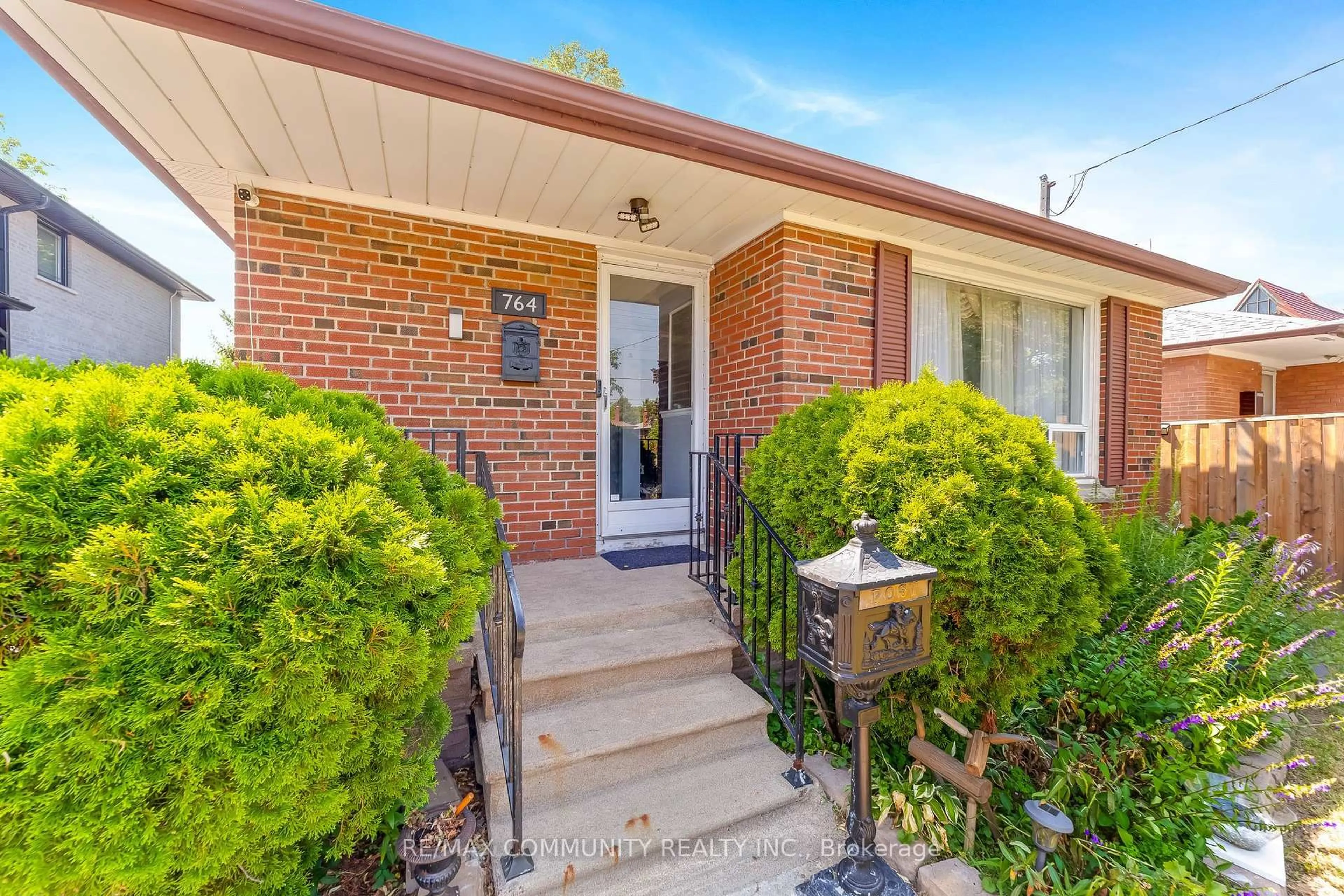 Home with brick exterior material, street for 764 Brimley Rd, Toronto Ontario M1J 1C6