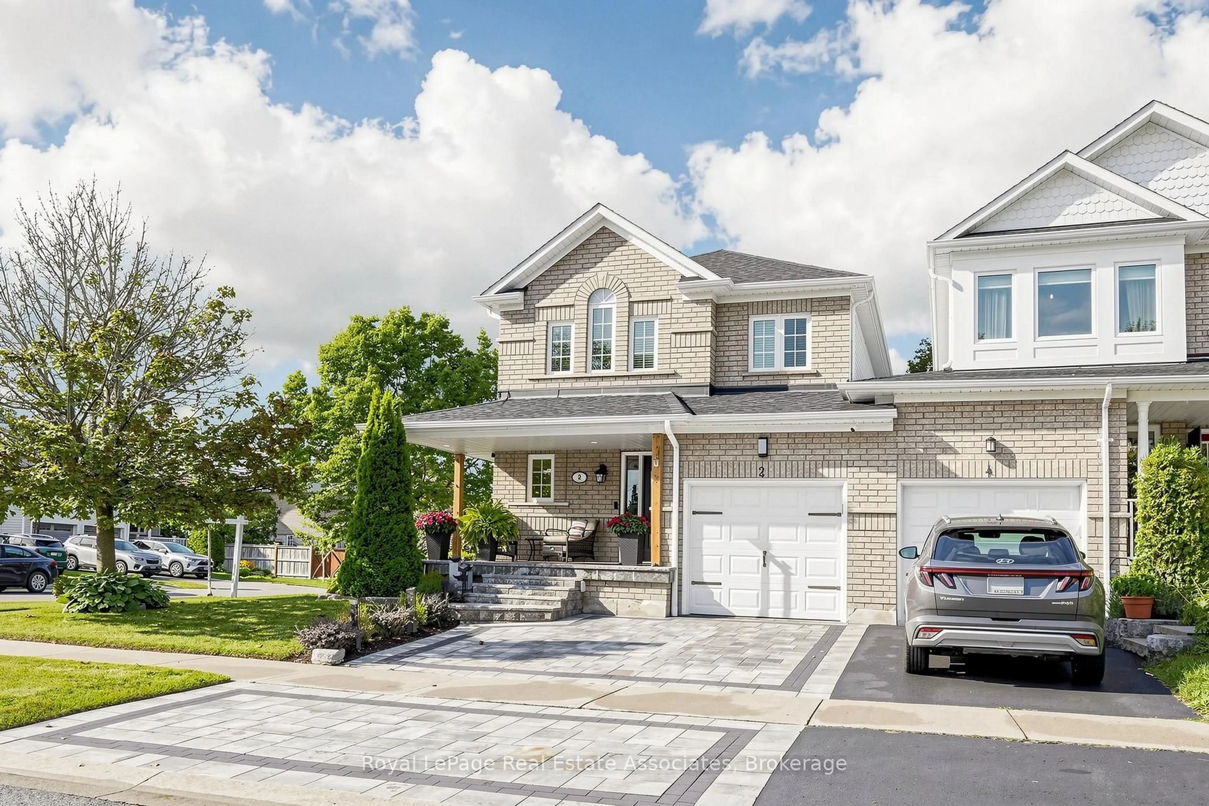 Unknown for 2 Primeau Ave, Whitby Ontario L1M 2B7