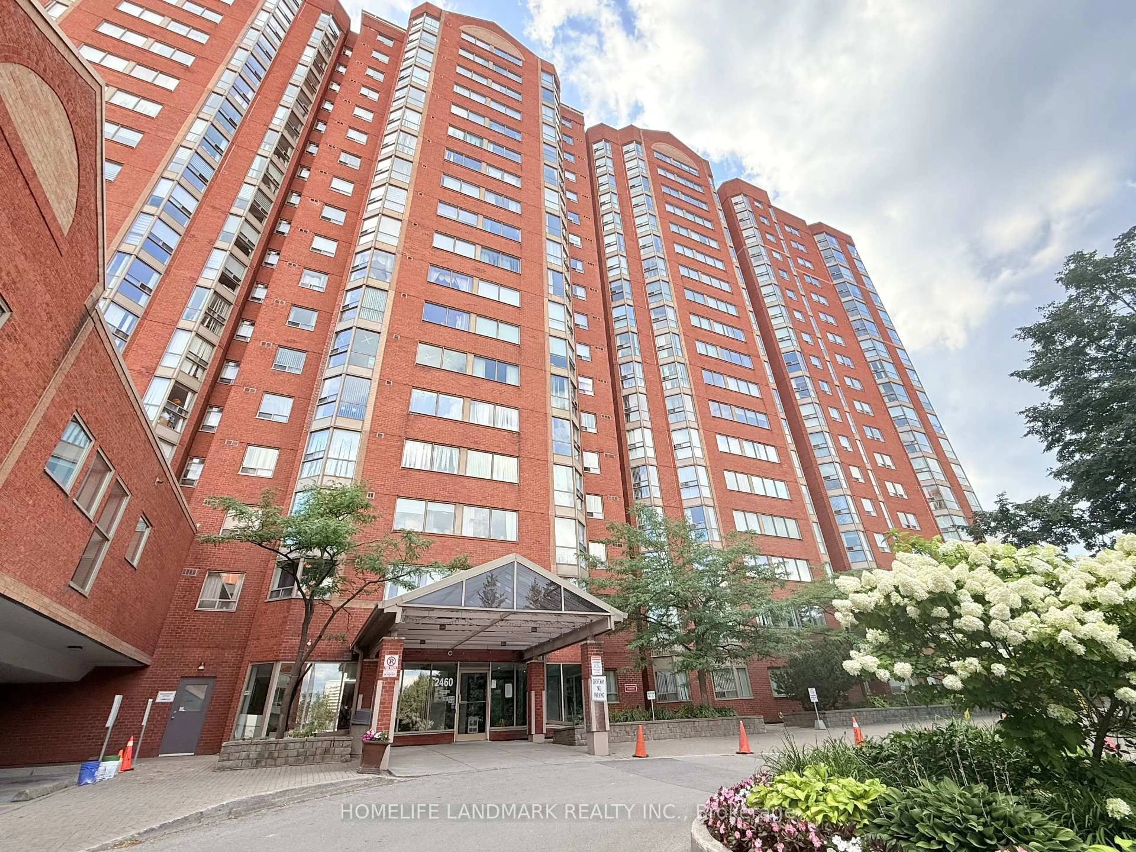 Indoor foyer for 2460 Eglinton Ave #917, Toronto Ontario M1K 5J7