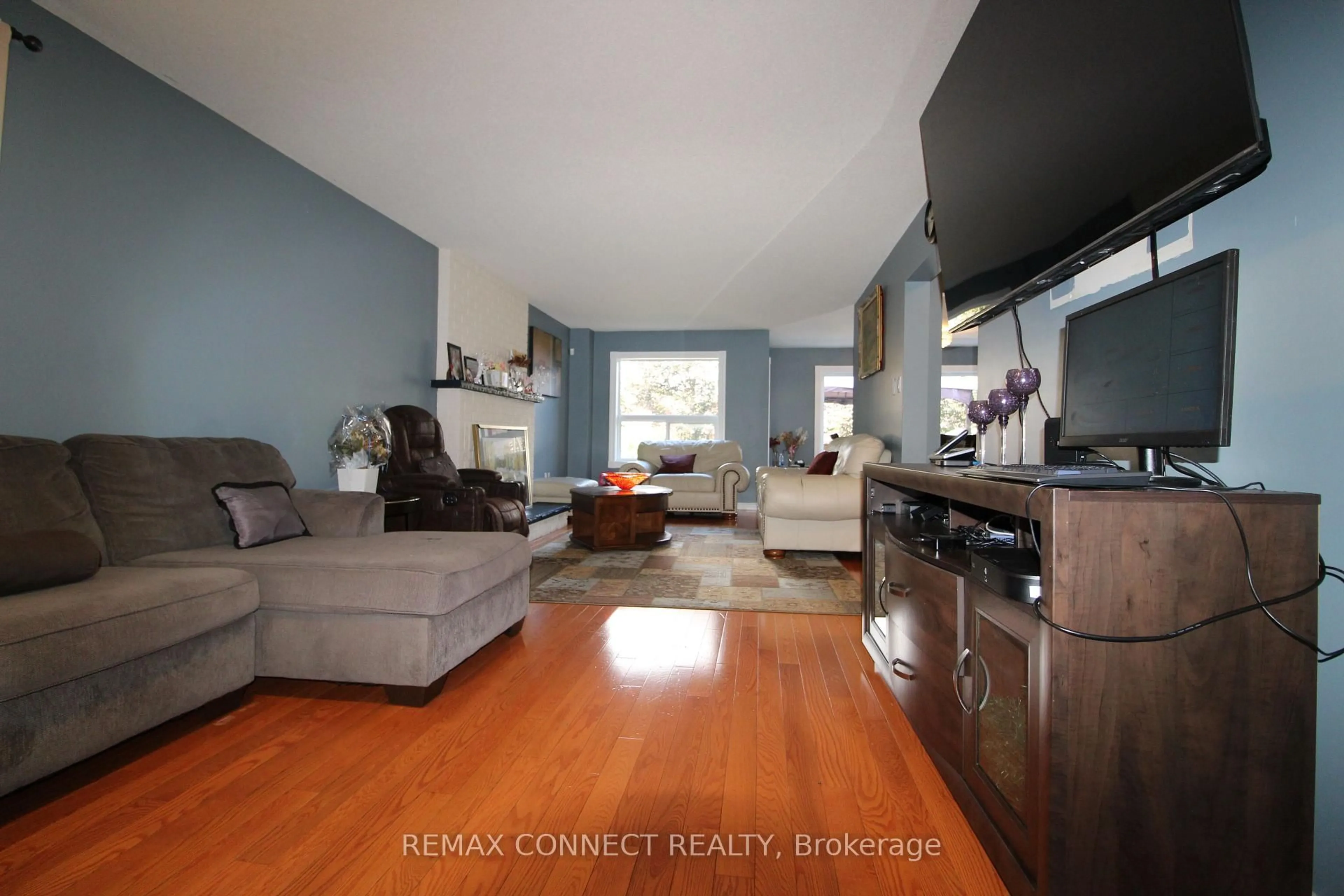Living room with furniture, unknown for 80 Kennett Dr, Whitby Ontario L1P 1L5