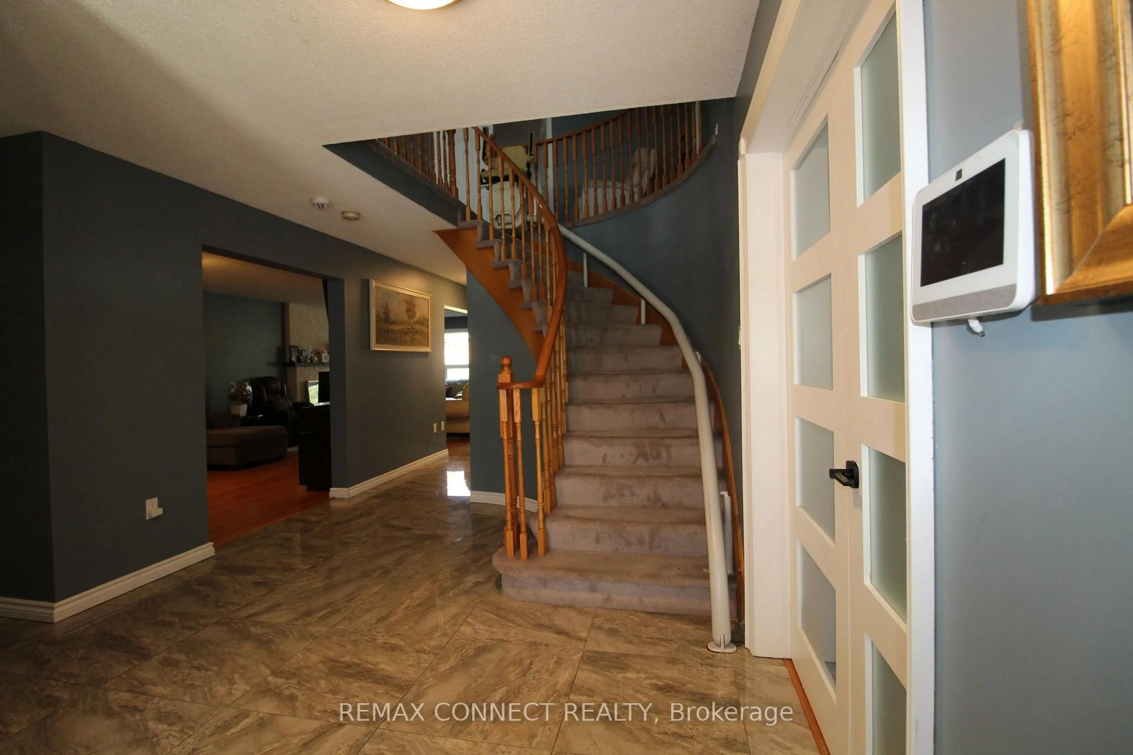Indoor foyer for 80 Kennett Dr, Whitby Ontario L1P 1L5