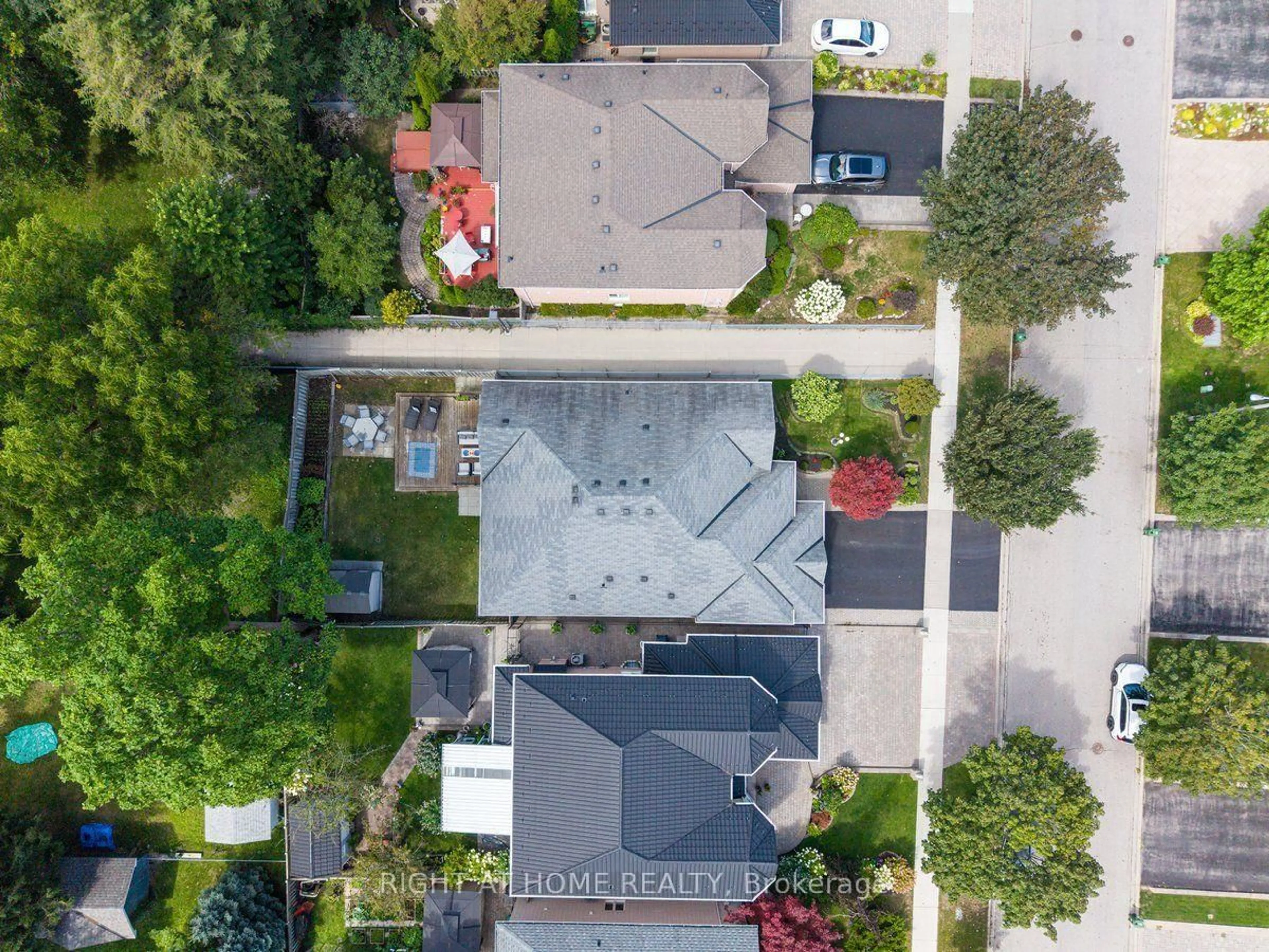 A pic from outside/outdoor area/front of a property/back of a property/a pic from drone, street for 22 Romac Dr, Toronto Ontario M1C 5H1