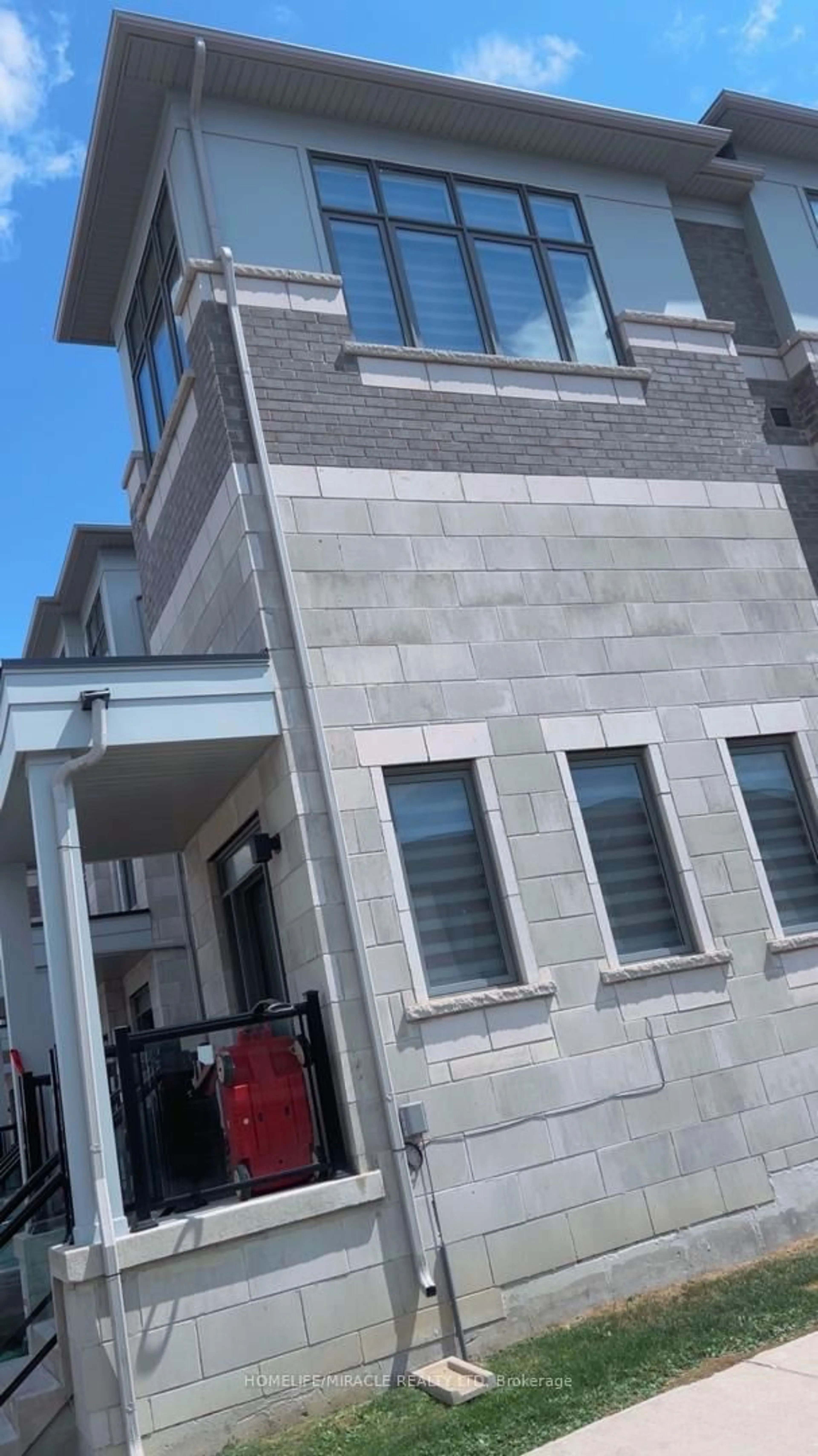 Home with brick exterior material, building for 771 Chinook Path, Oshawa Ontario L1H 0A7