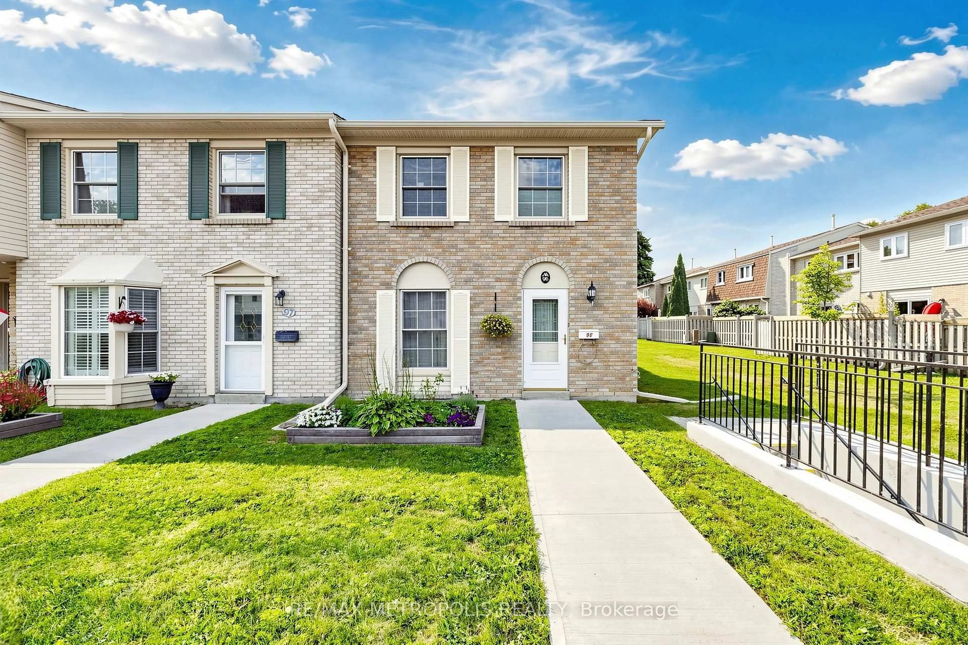 Unknown for 580 Eyer Dr #96, Pickering Ontario L1W 3B7