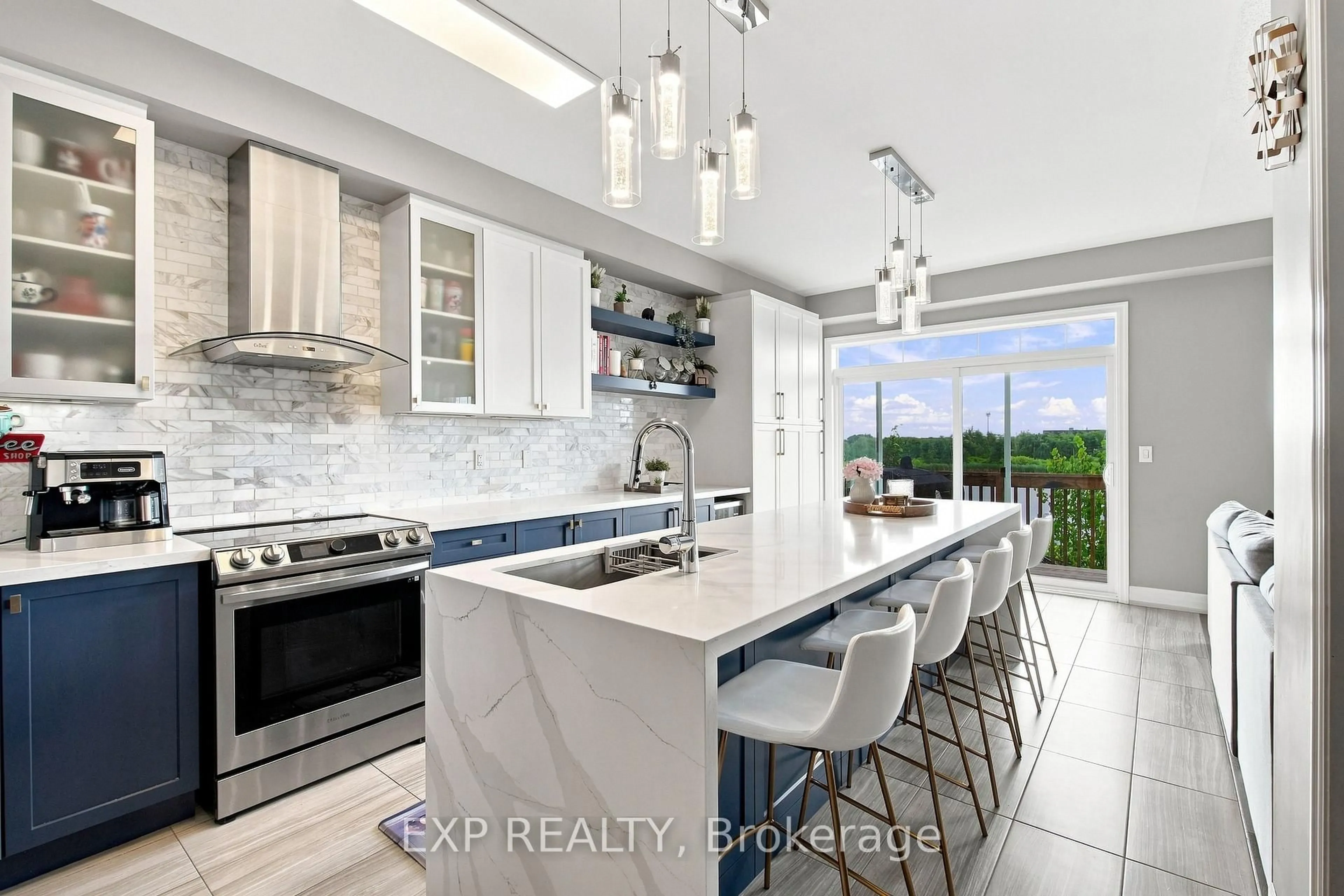 Open concept kitchen, ceramic/tile floor for 39 Purdy Pl, Clarington Ontario L1C 0V2