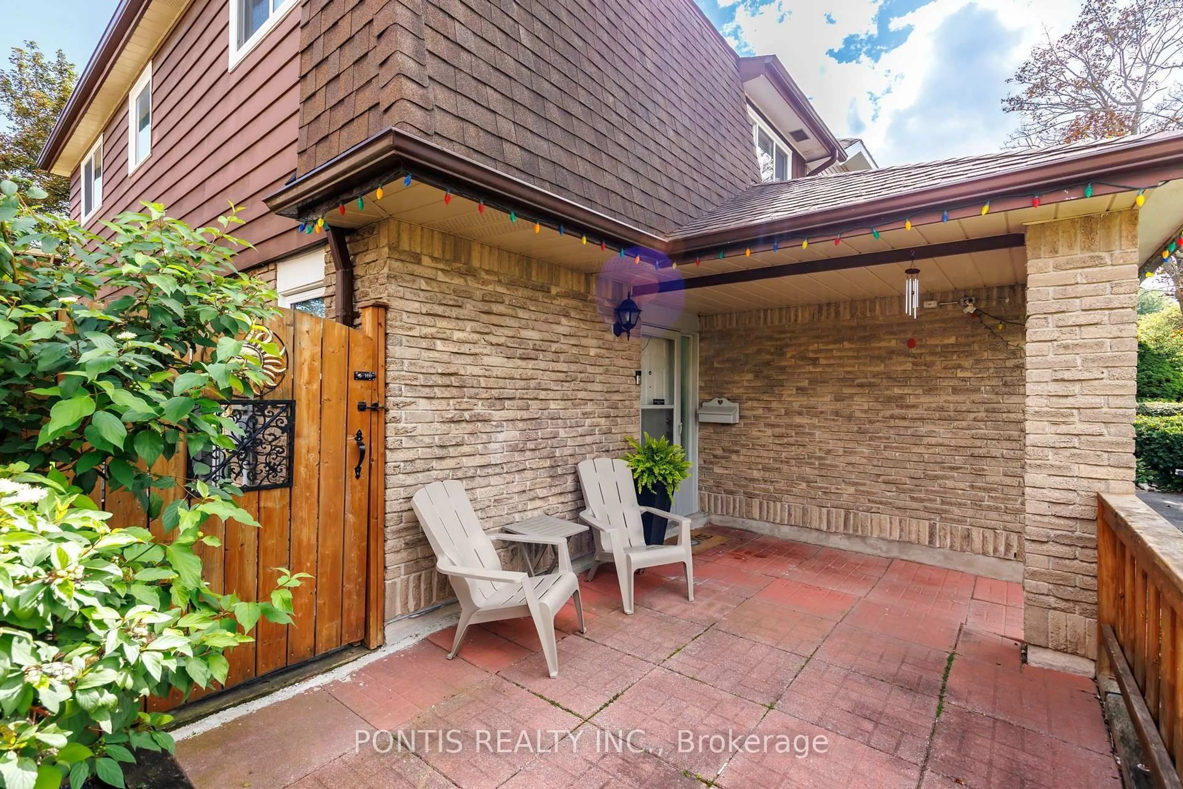 Patio, street for 756 Cobblers Crt, Pickering Ontario L1V 2Z3