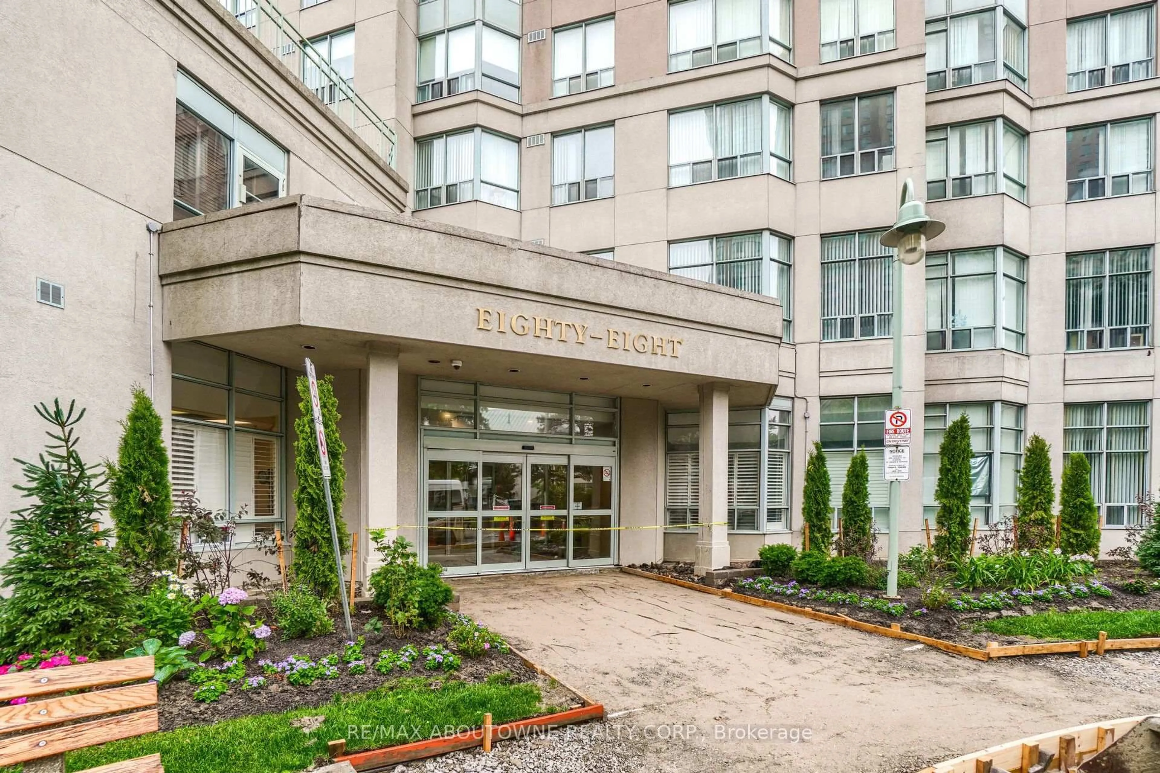 Indoor foyer for 88 Corporate Dr #705, Toronto Ontario M1H 3G6