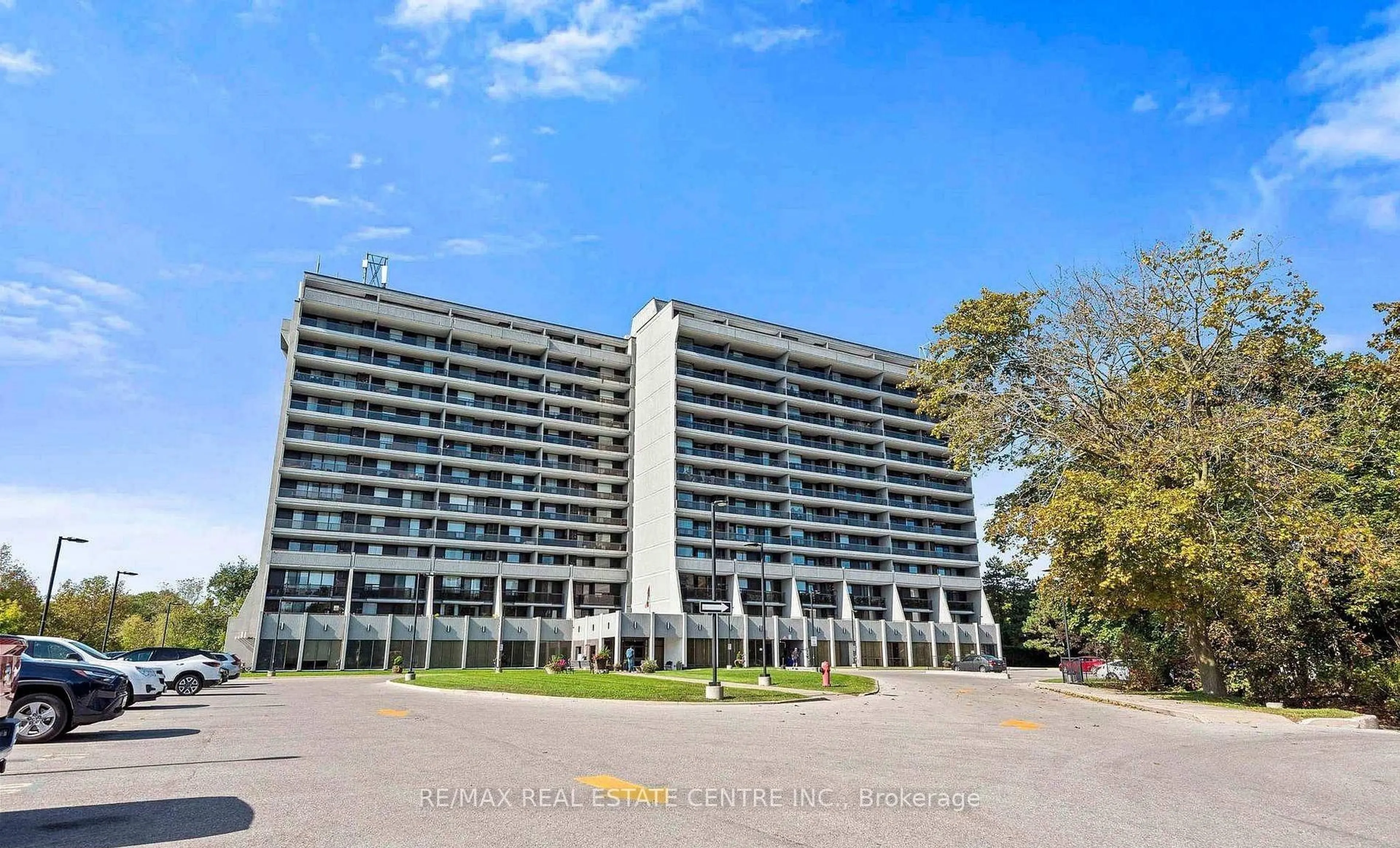 Indoor foyer for 92 Church St ##710, Ajax Ontario L1S 6B4