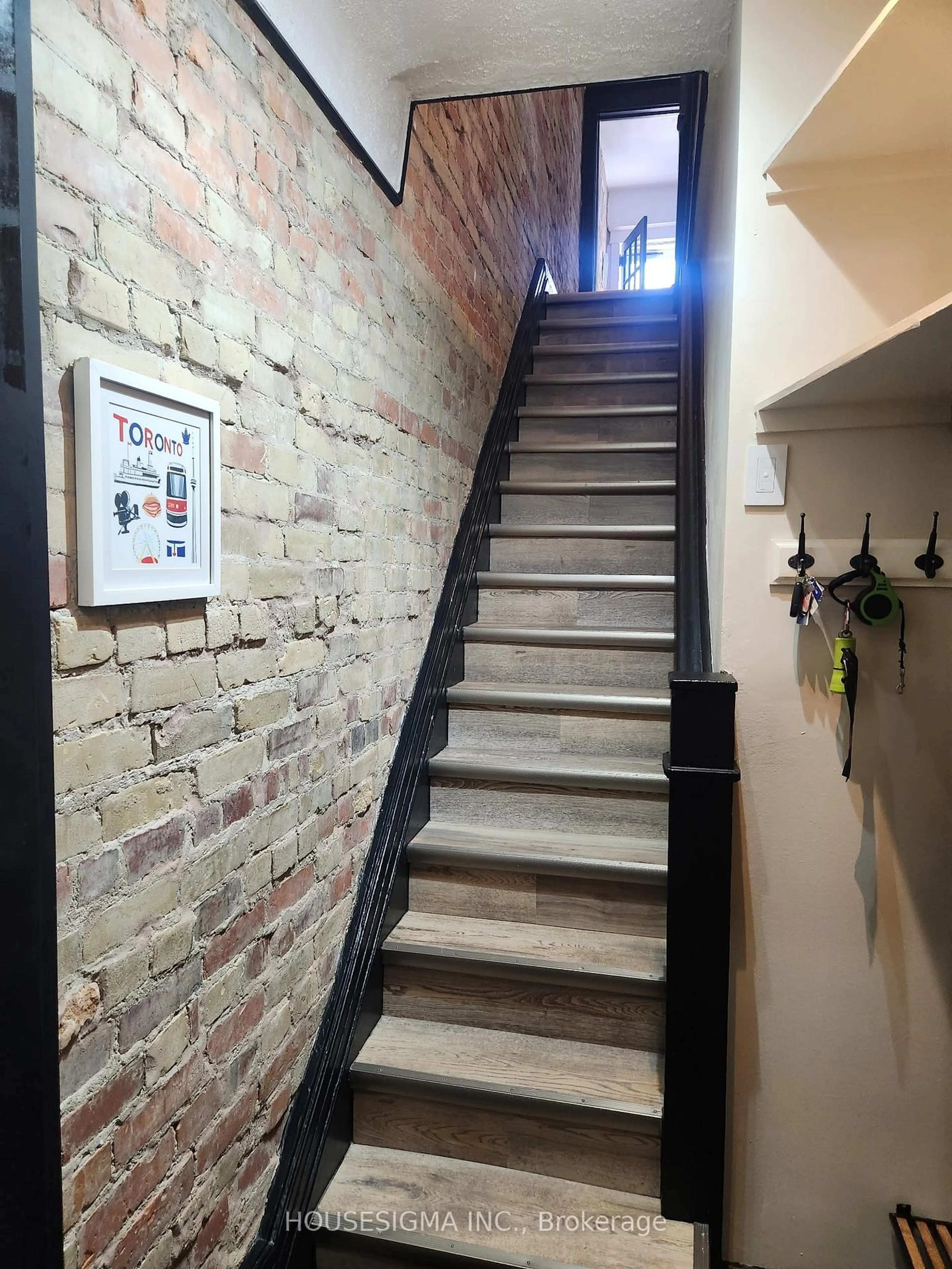 Stairs for 256 Woodbine Ave, Toronto Ontario M4L 3P2