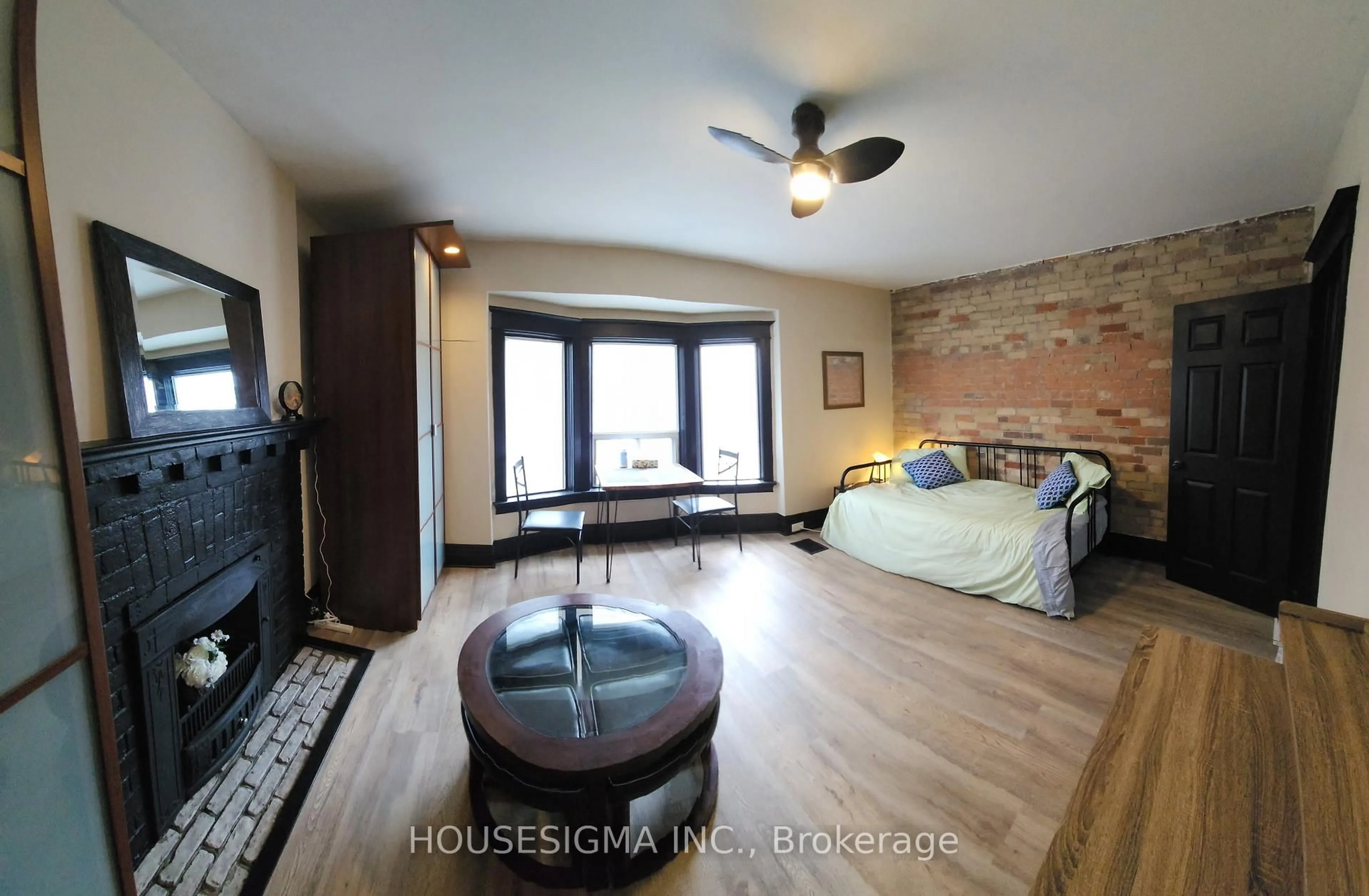 A pic of a room for 256 Woodbine Ave, Toronto Ontario M4L 3P2