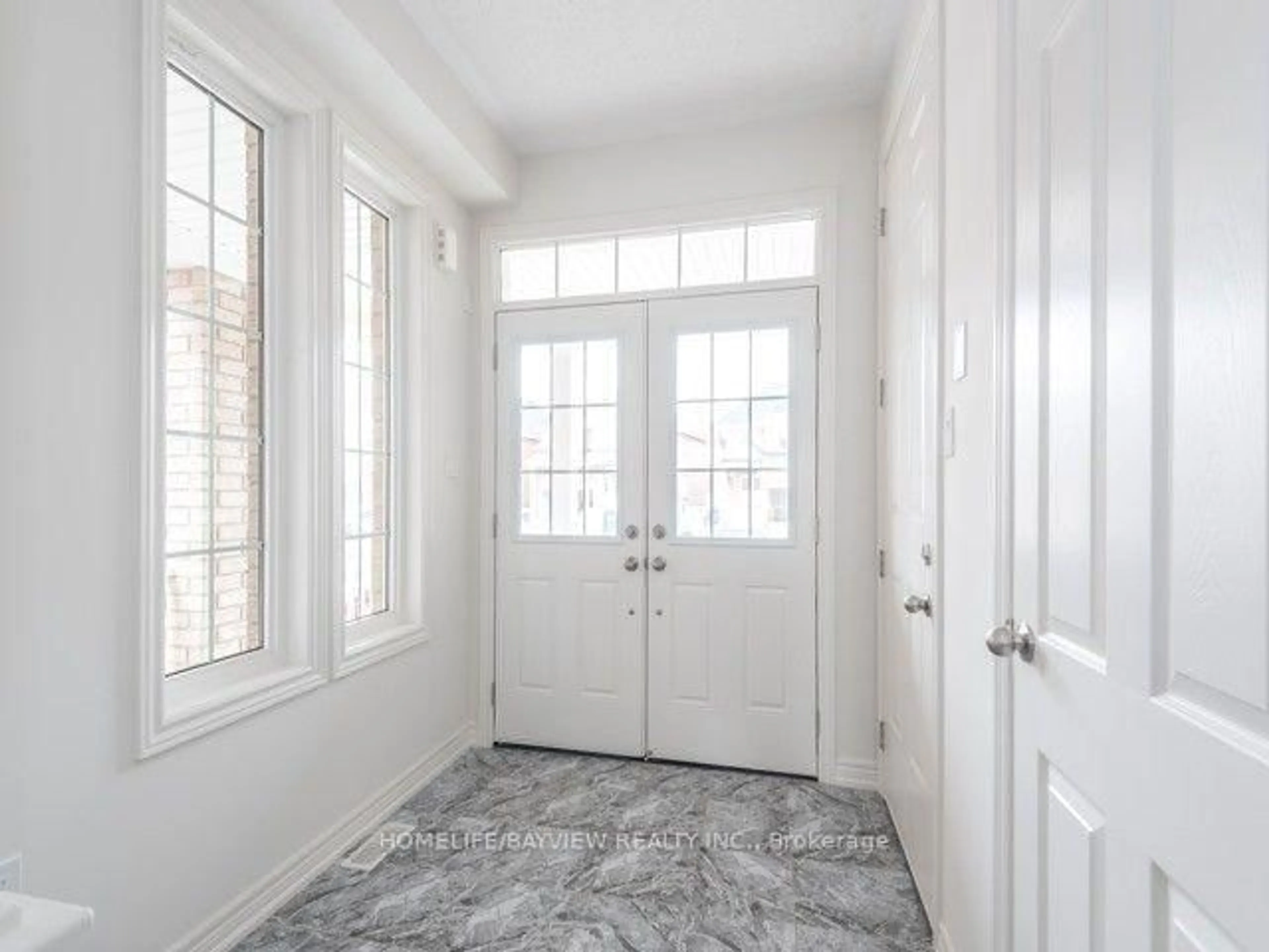 Indoor entryway for 1088 Greenhill Ave, Oshawa Ontario L1H 7K5