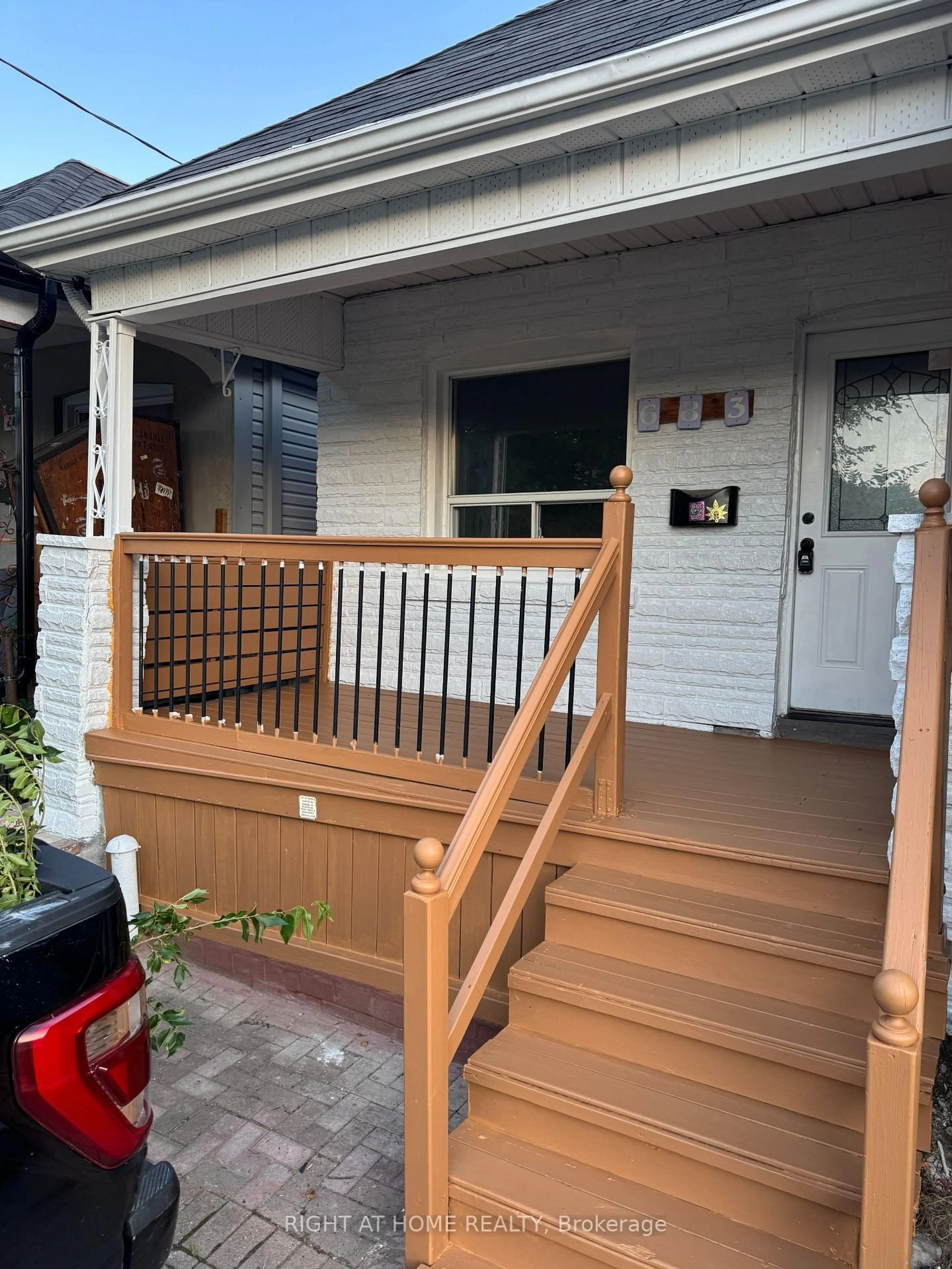 Unknown for 683 Mortimer Ave, Toronto Ontario M4C 2K1