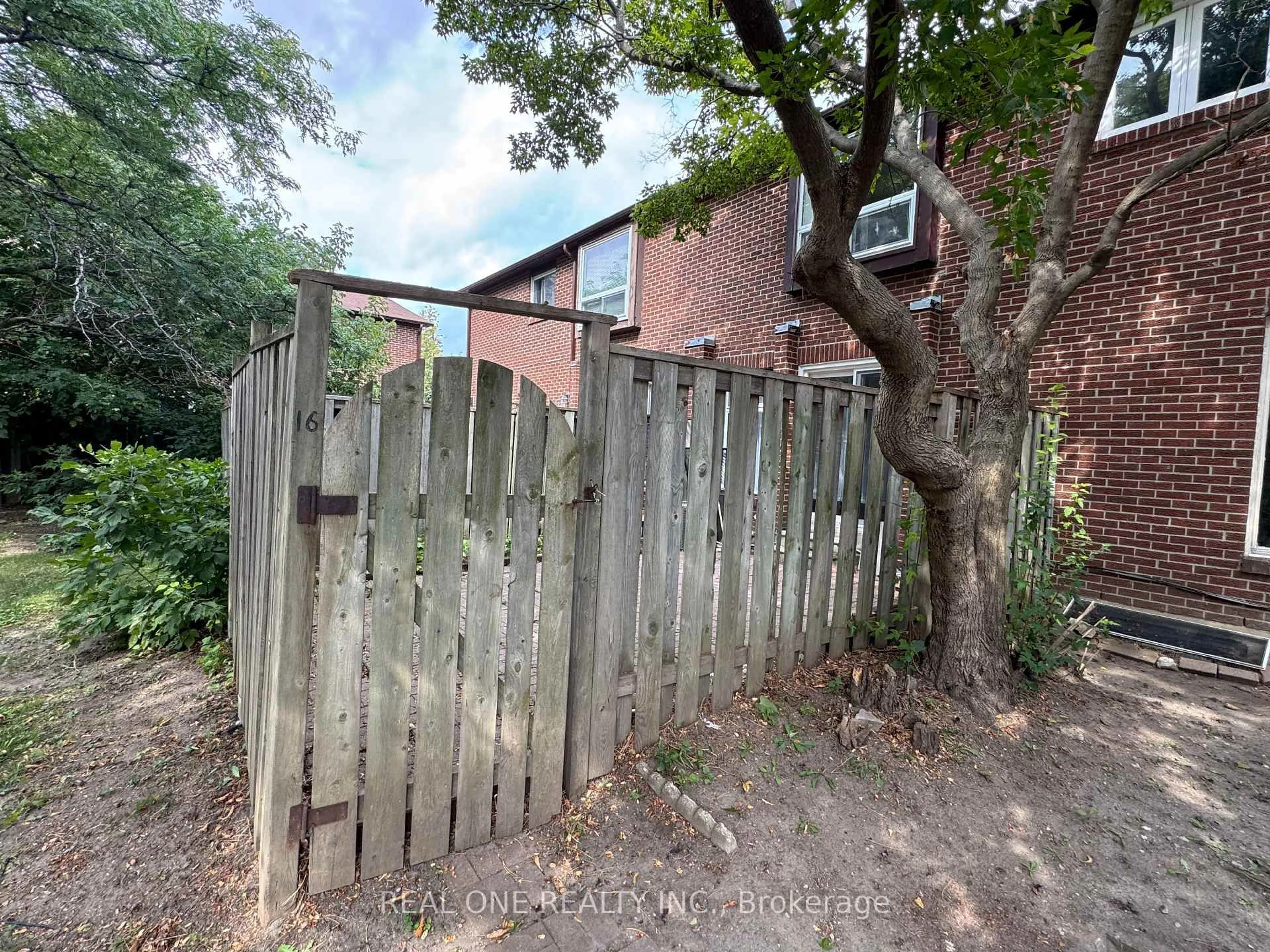 A pic from outside/outdoor area/front of a property/back of a property/a pic from drone, street for 72 Dusay Pl #16, Toronto Ontario M1W 2N2