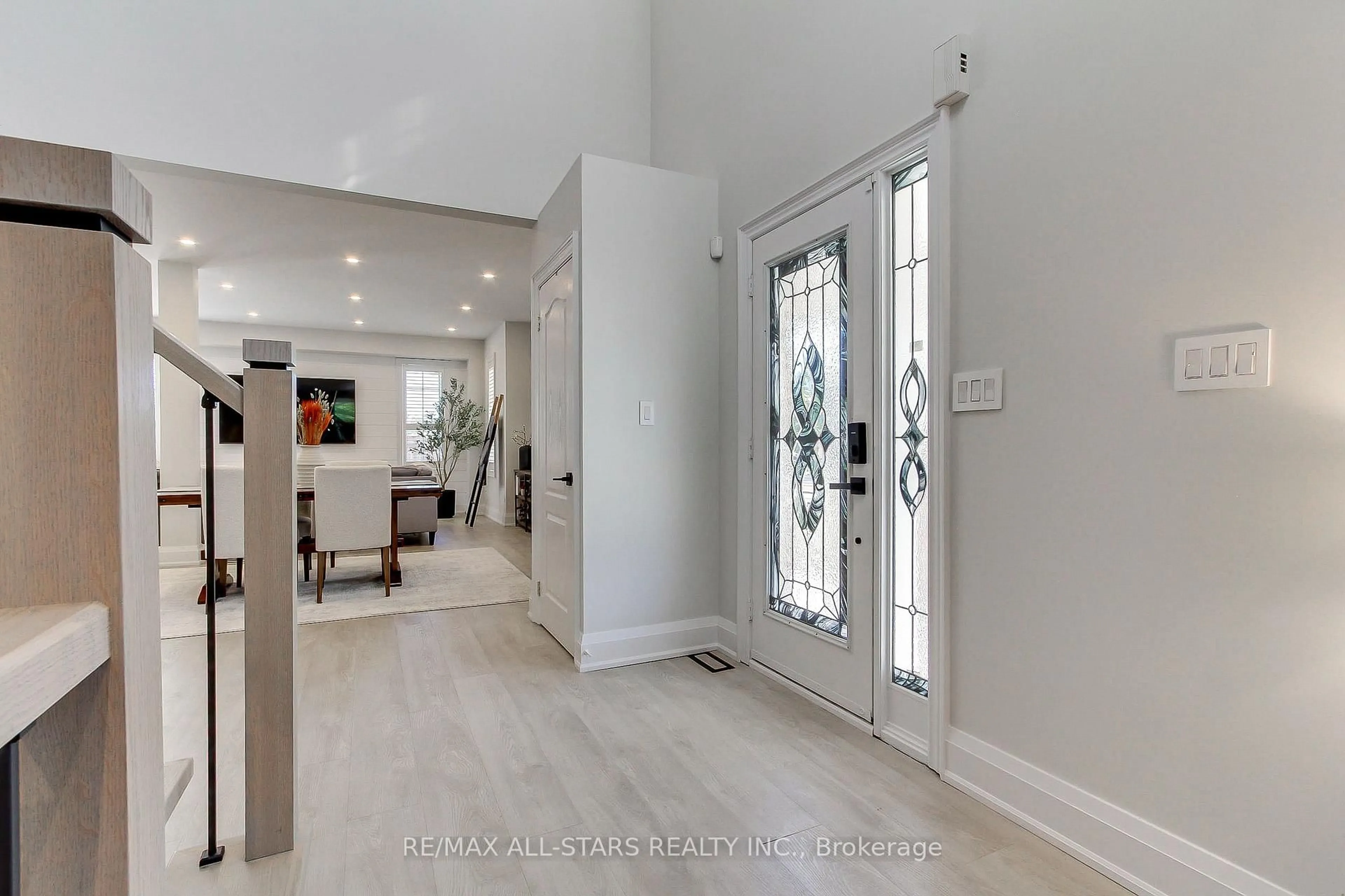 Indoor entryway for 1 Hatch St, Whitby Ontario L1M 2G3