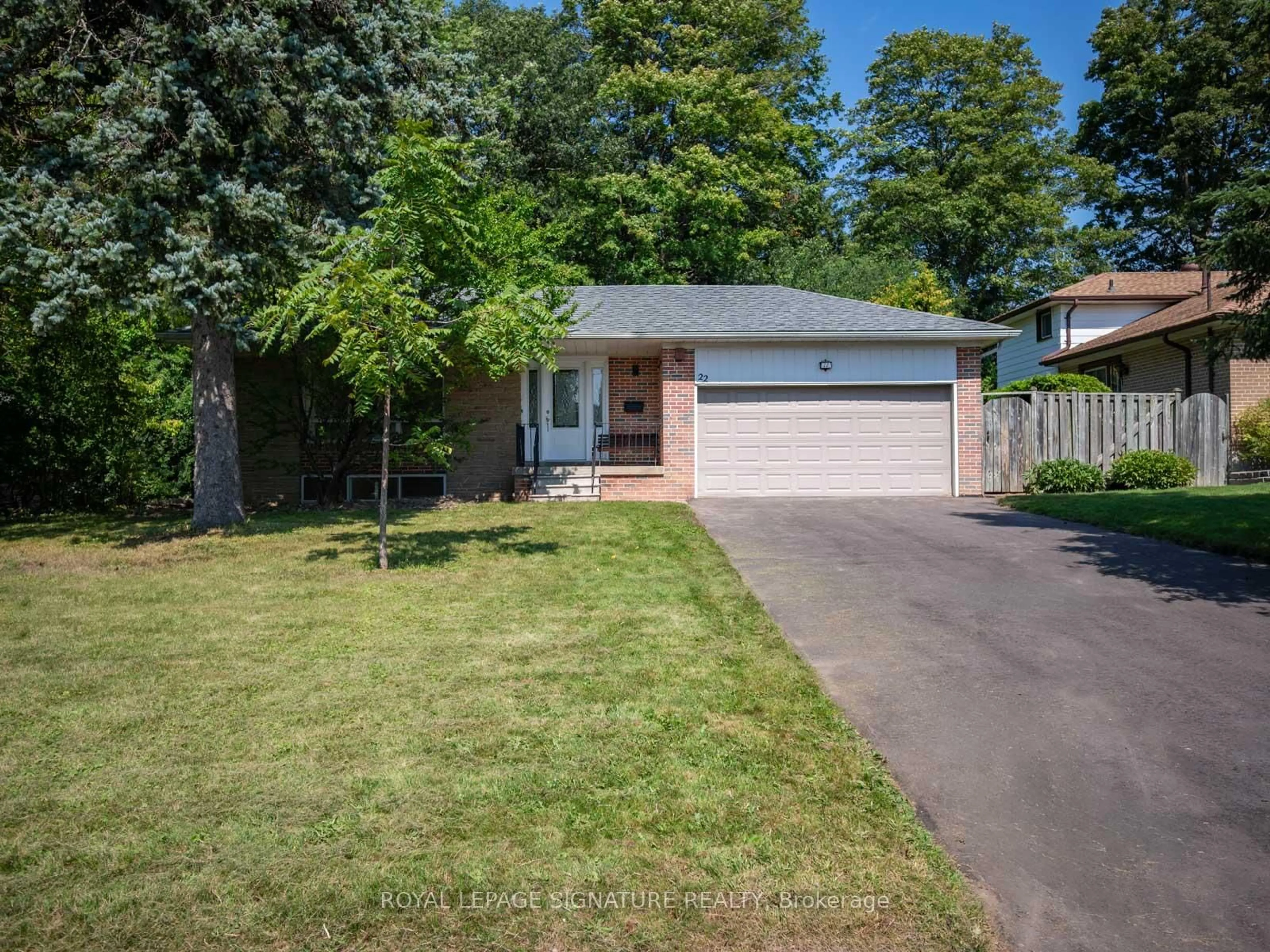 A pic from outside/outdoor area/front of a property/back of a property/a pic from drone, street for 22 Carwin Cres, Ajax Ontario L1S 6G6