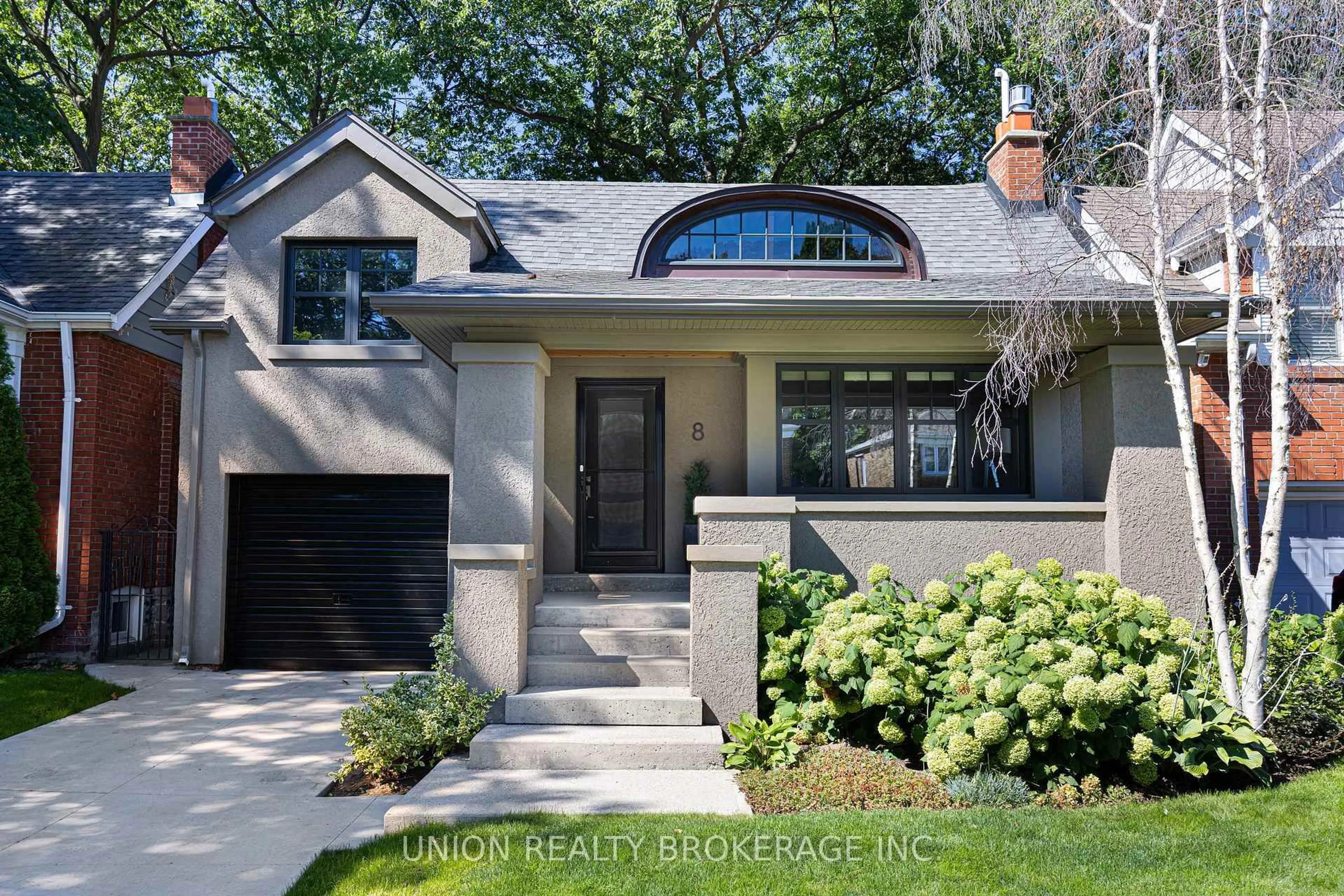 Home with brick exterior material, street for 8 Woodland Park Rd, Toronto Ontario M1N 2X6