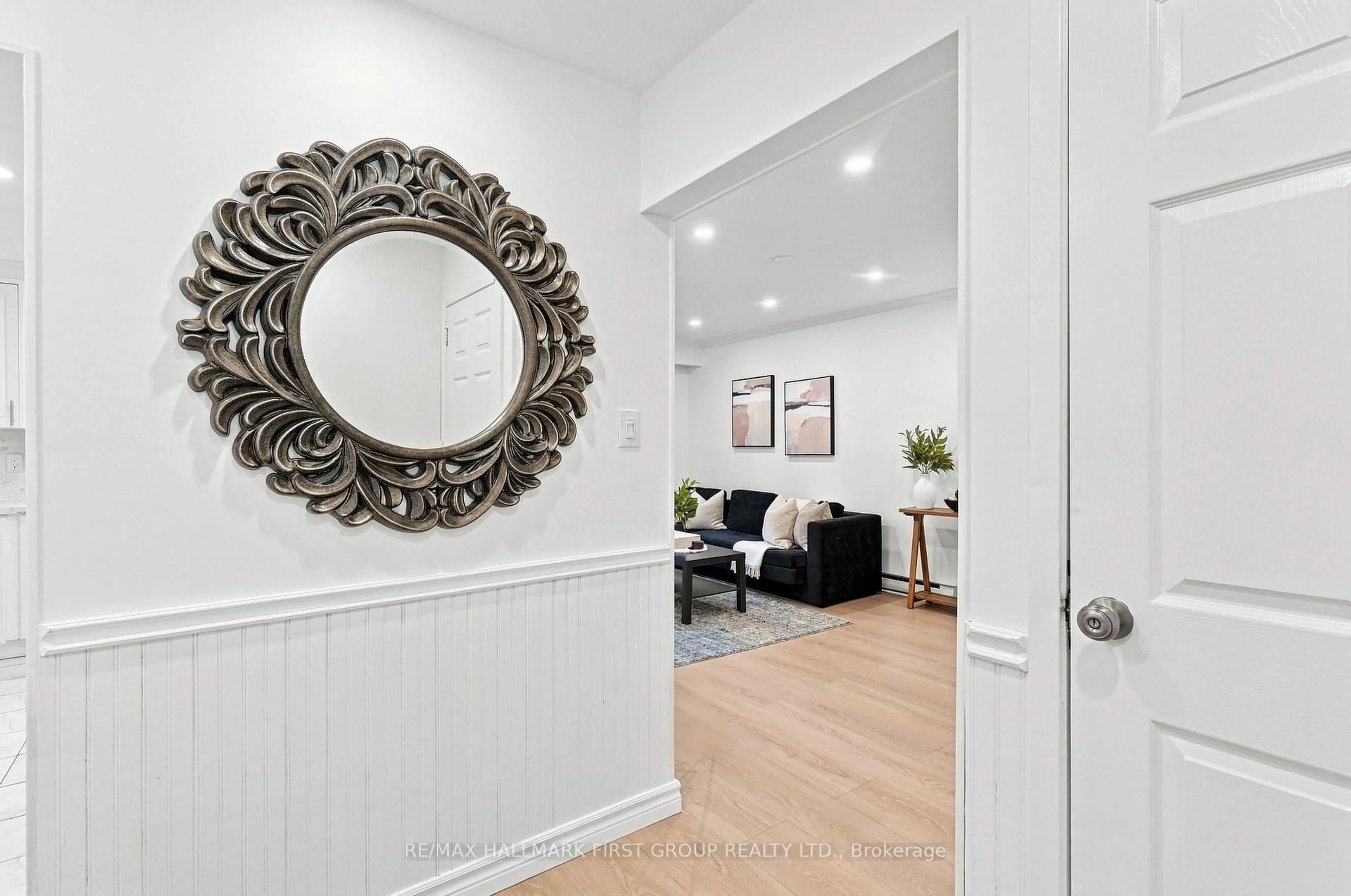 Indoor entryway for 33 Taunton Rd #23, Oshawa Ontario L1G 3T6