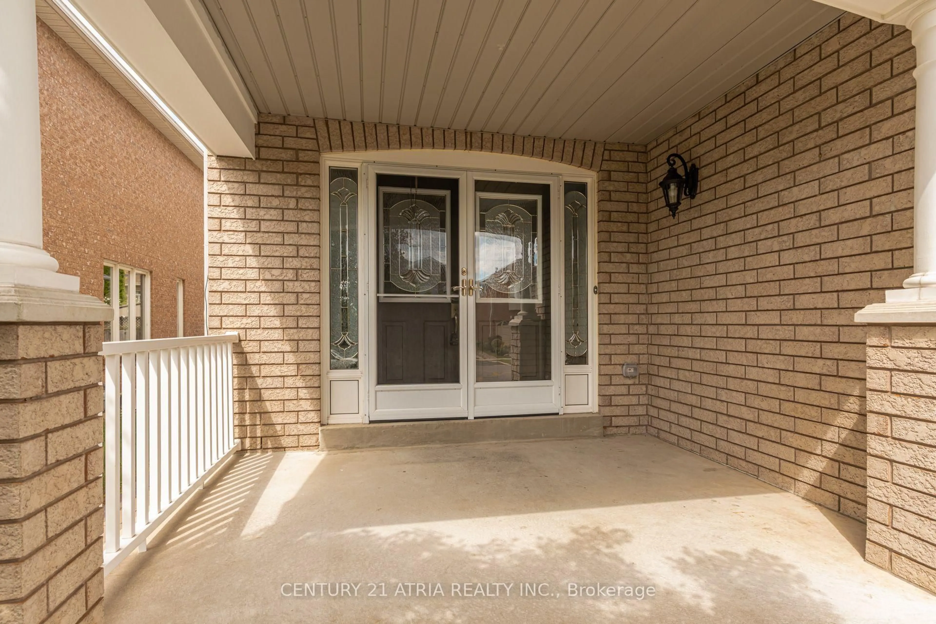 Indoor entryway for 14 Robert Attersley Dr, Whitby Ontario L1R 3E3