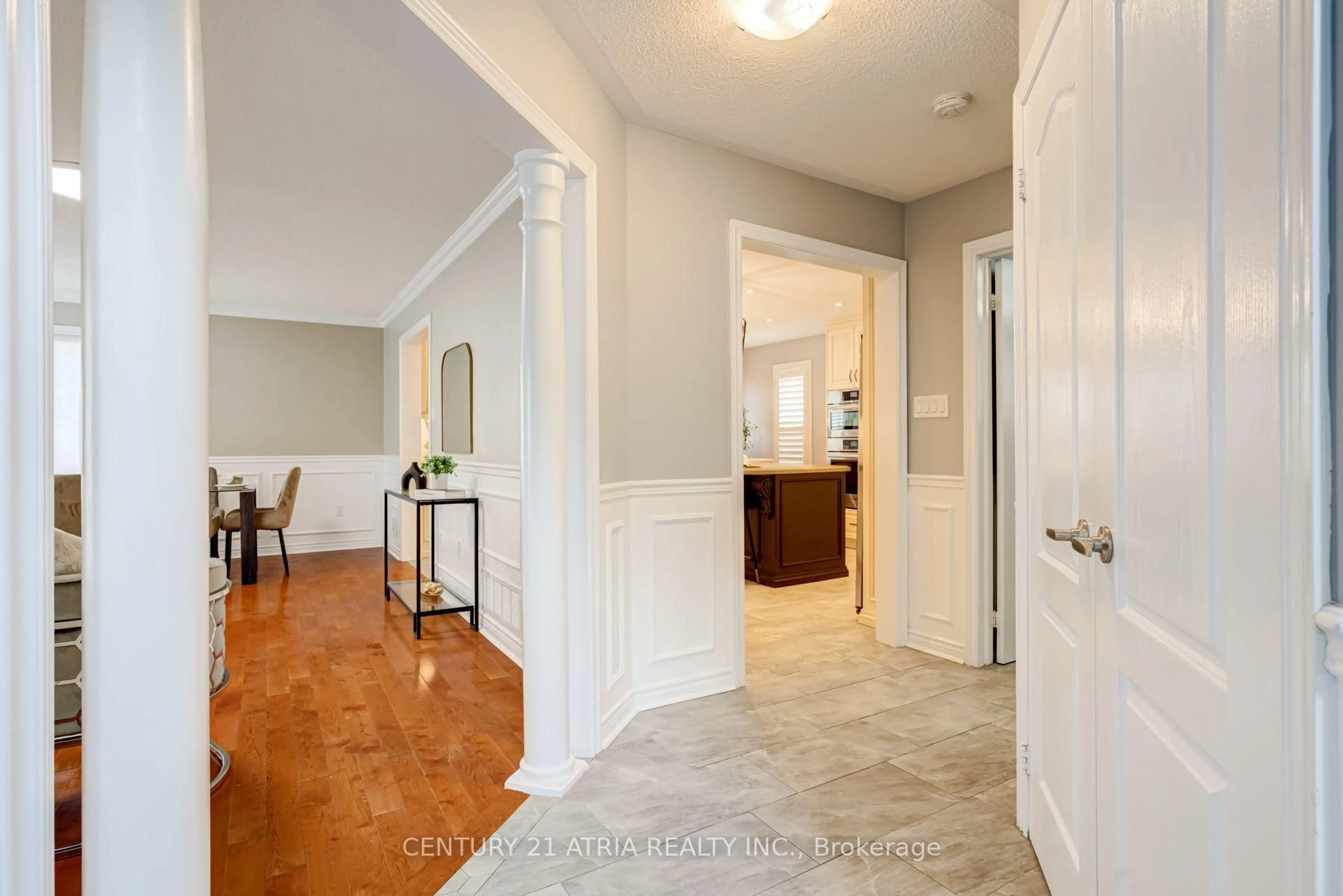 Indoor entryway for 14 Robert Attersley Dr, Whitby Ontario L1R 3E3