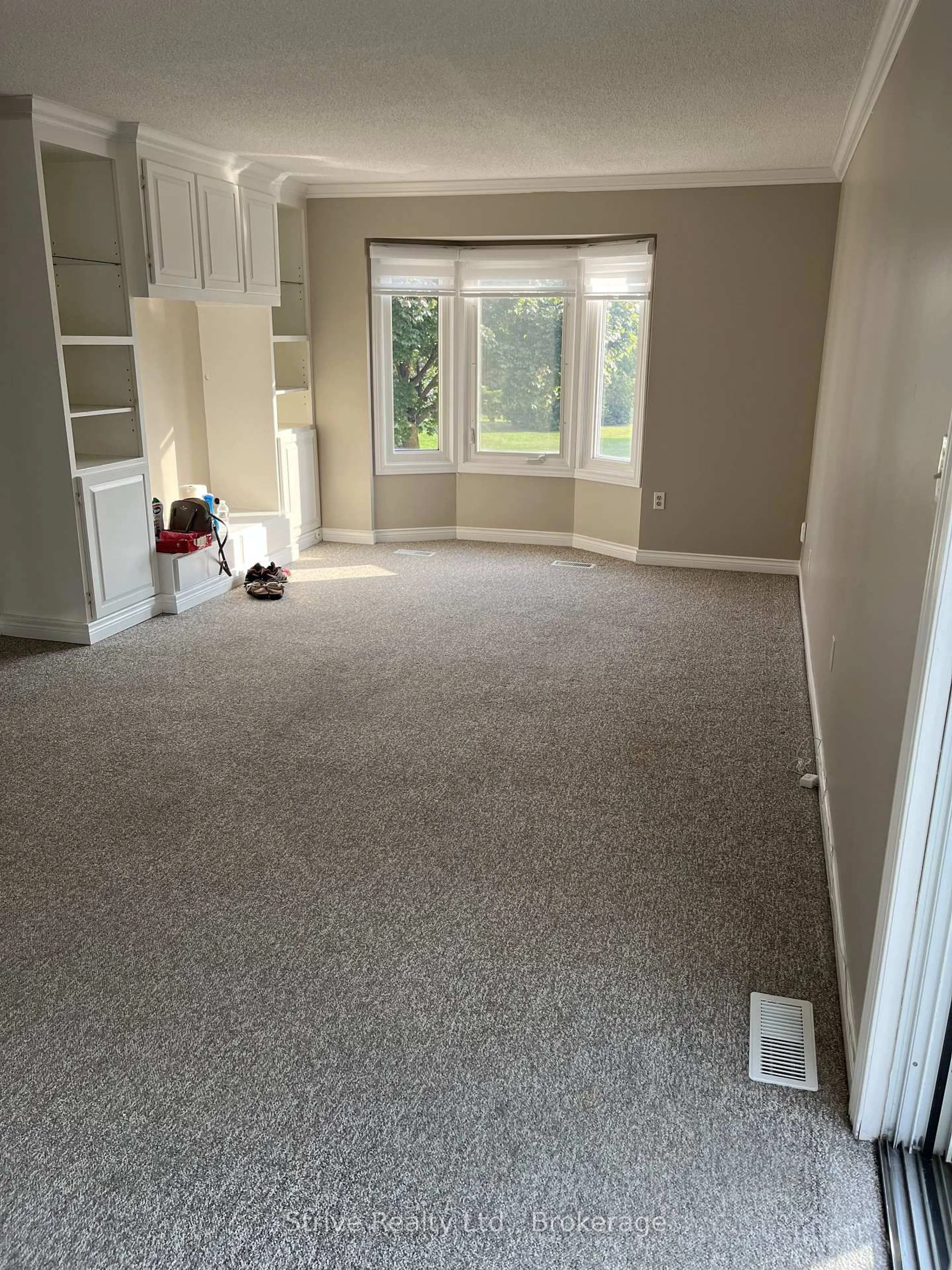 A pic of a room for 1013 Attersley Dr, Oshawa Ontario L1K 2G9