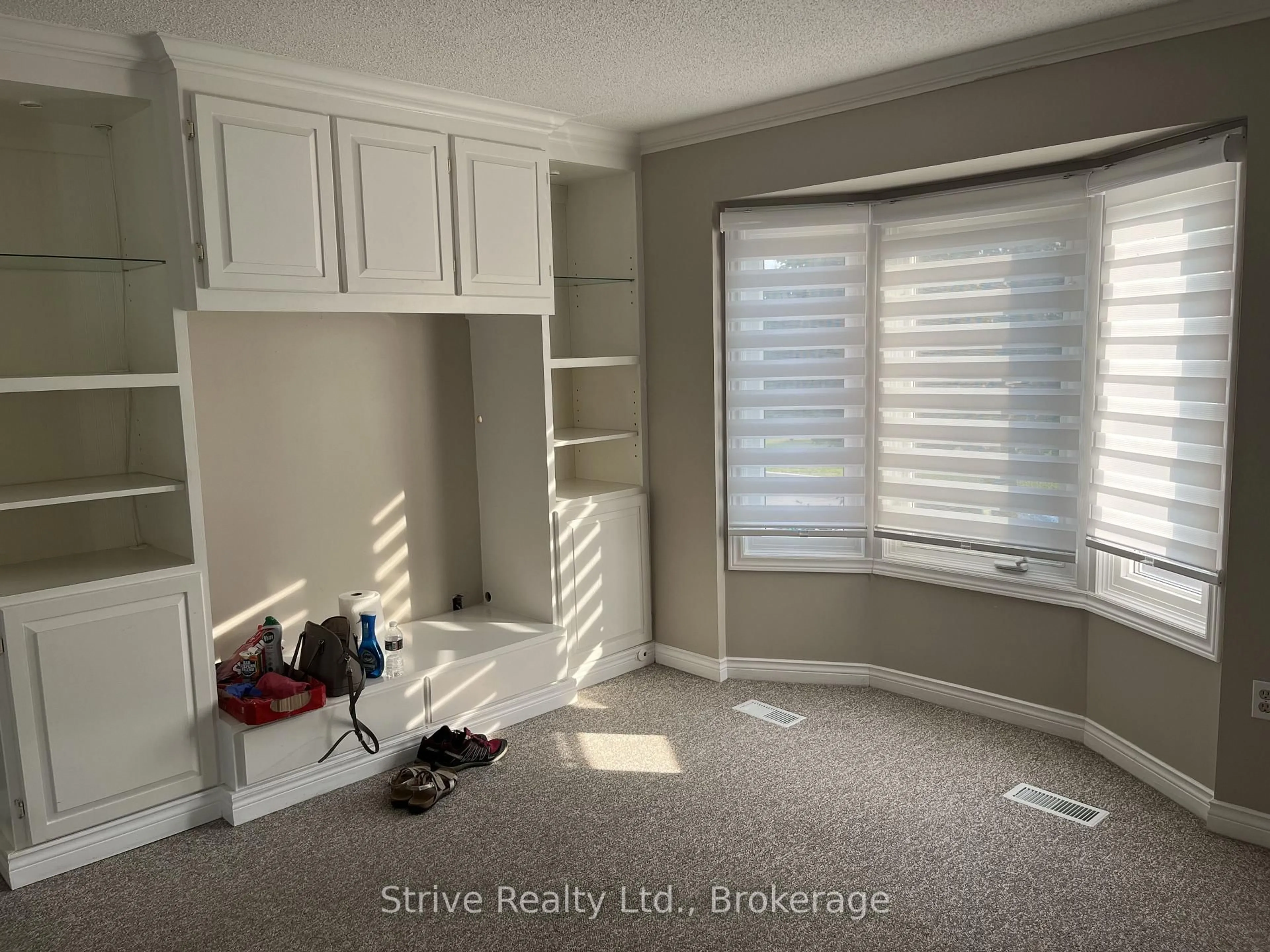 A pic of a room for 1013 Attersley Dr, Oshawa Ontario L1K 2G9