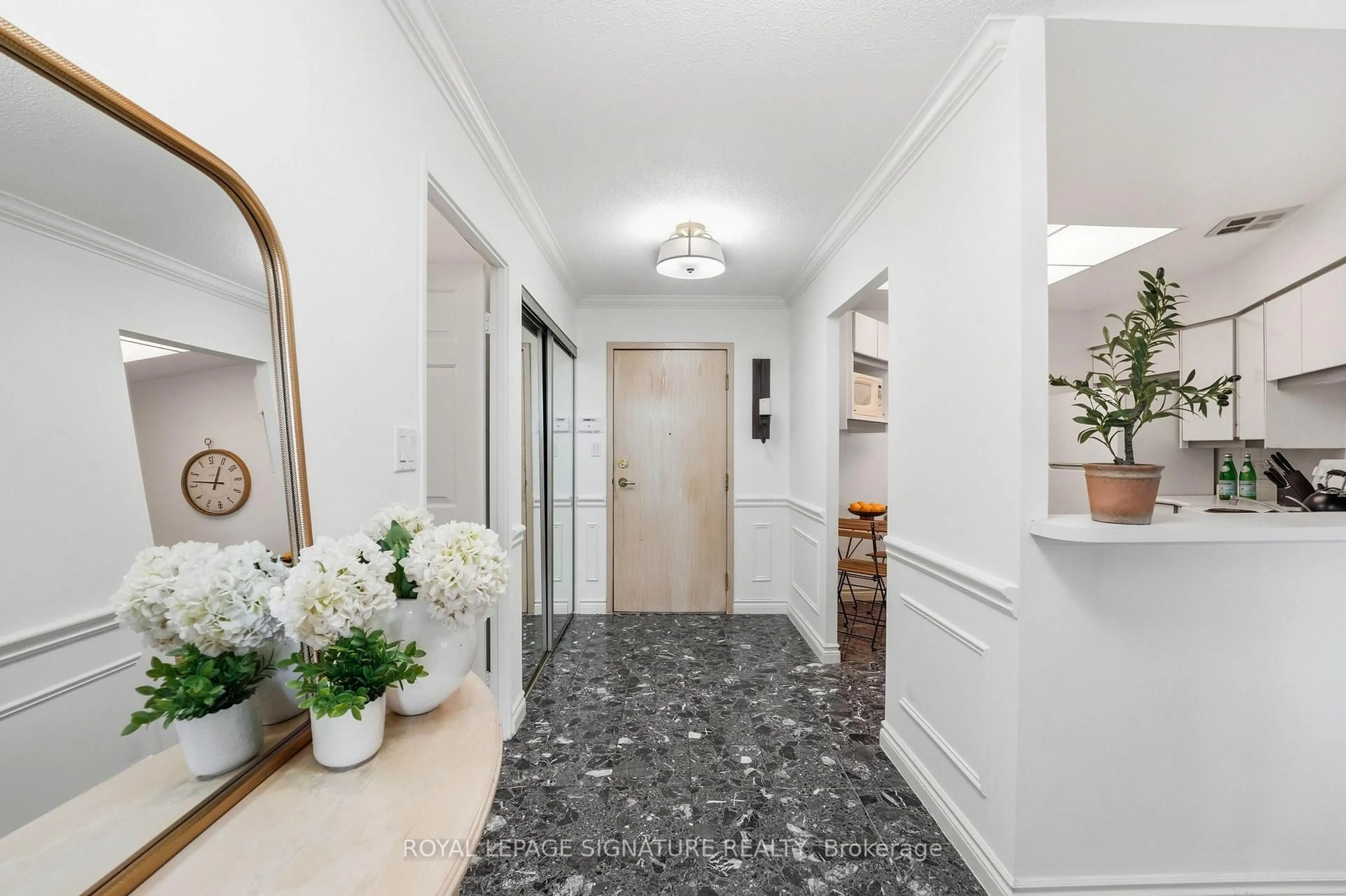 Indoor entryway for 20 Guildwood Pkwy #PH1, Toronto Ontario M1E 5B6