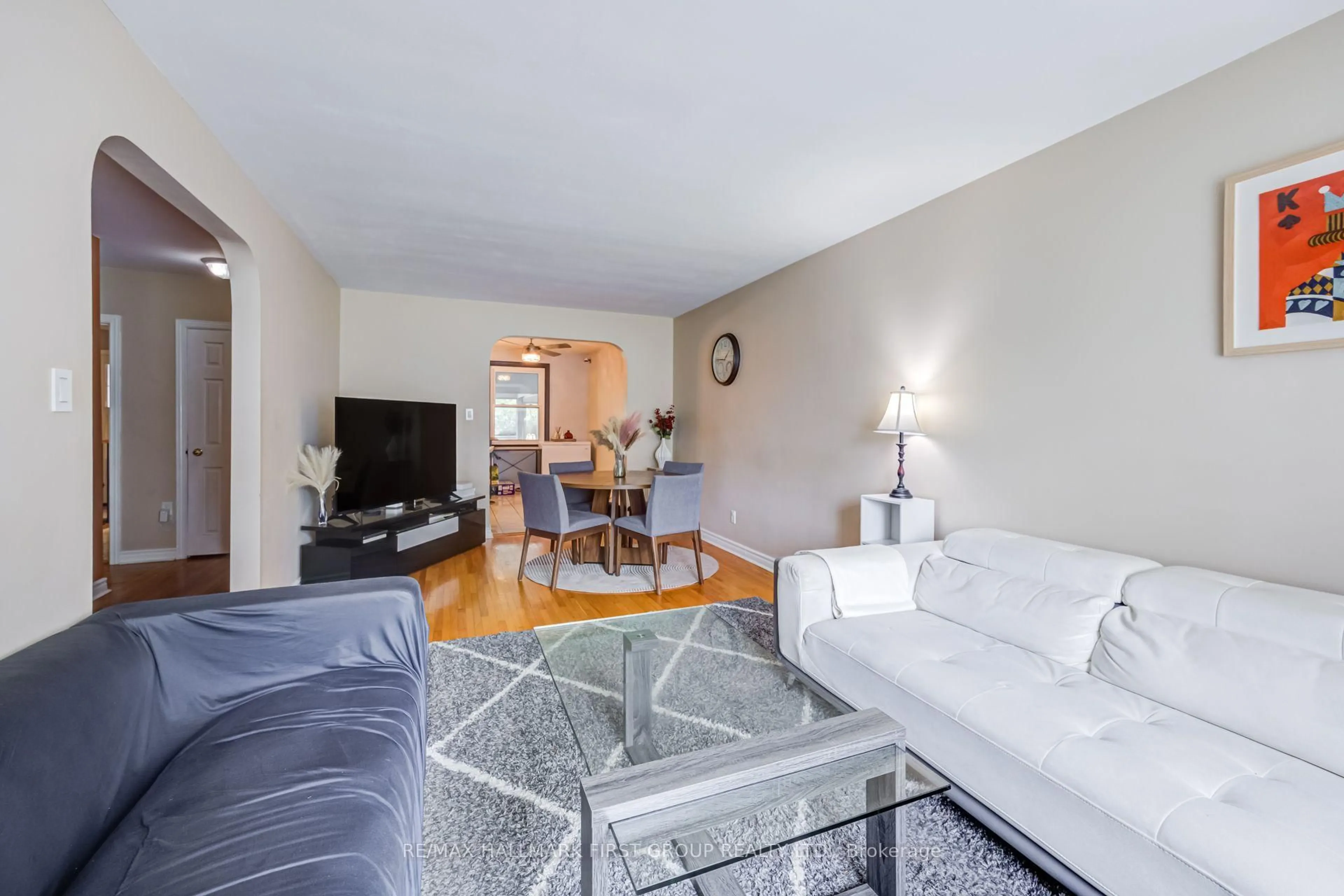 Living room with furniture, unknown for 180 Sherwood Ave, Oshawa Ontario L1G 3L8