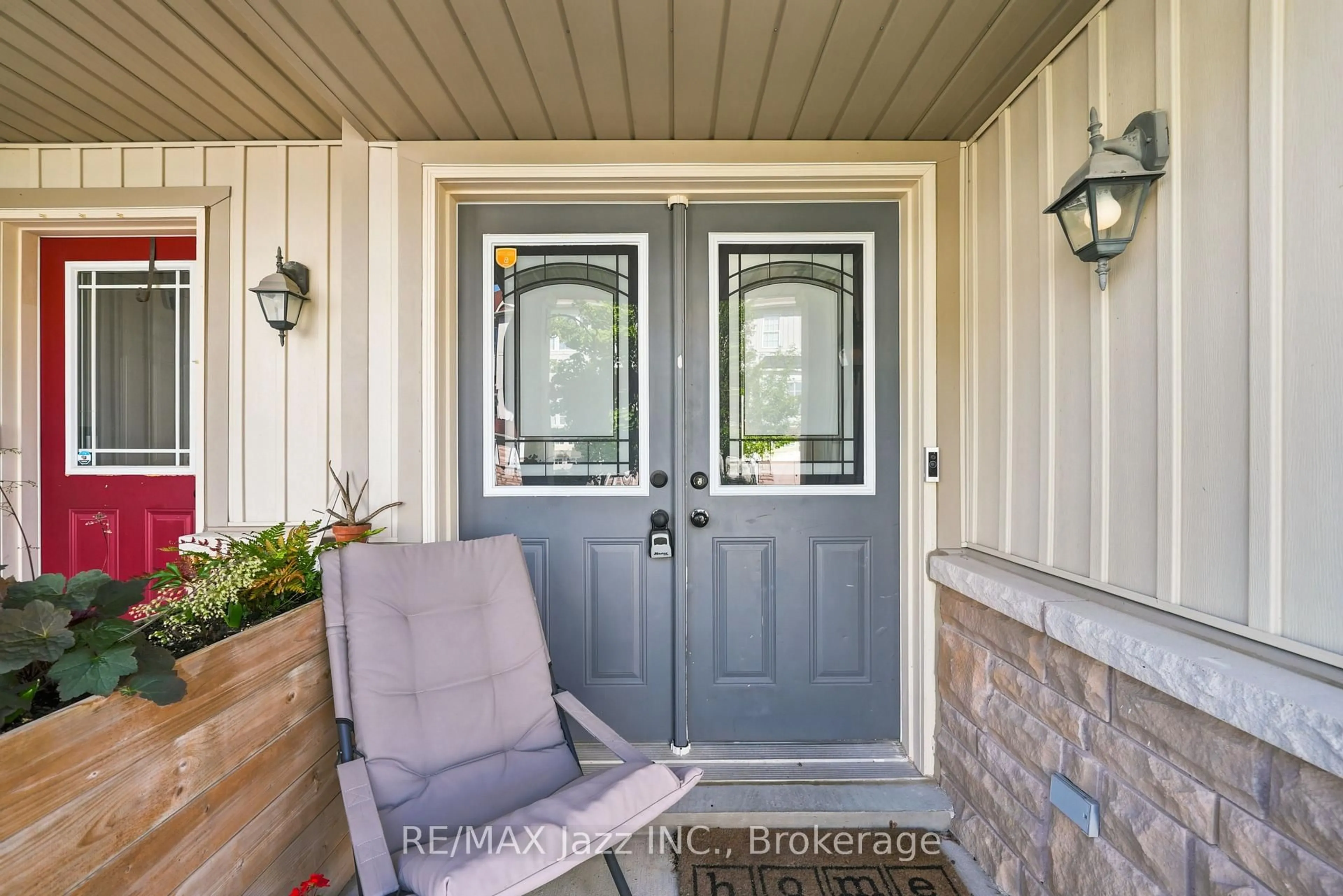 Indoor entryway for 15 Farmstead Dr, Clarington Ontario L1C 0K9
