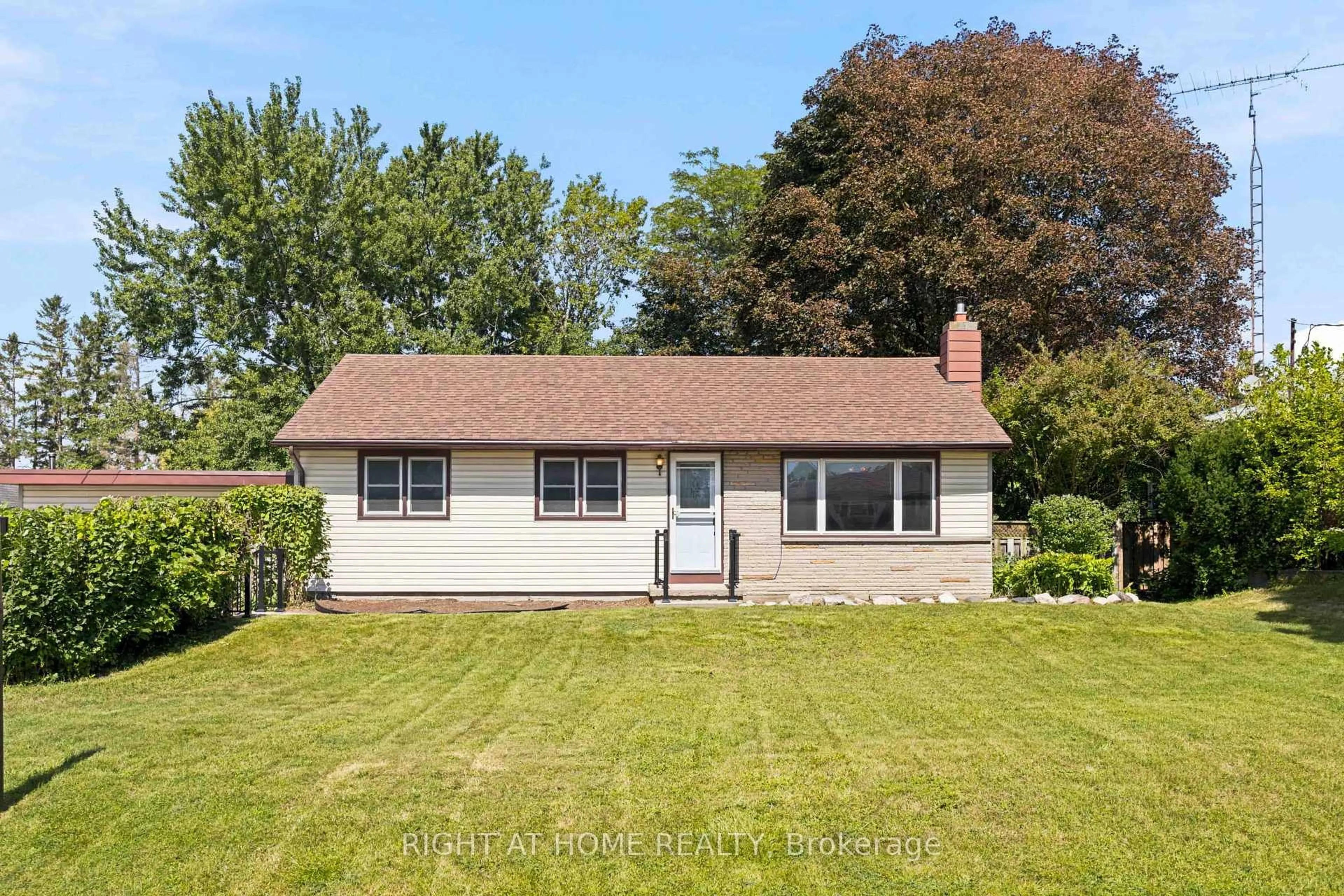 A pic from outside/outdoor area/front of a property/back of a property/a pic from drone, unknown for 26 Phair Ave, Clarington Ontario L1E 2W5