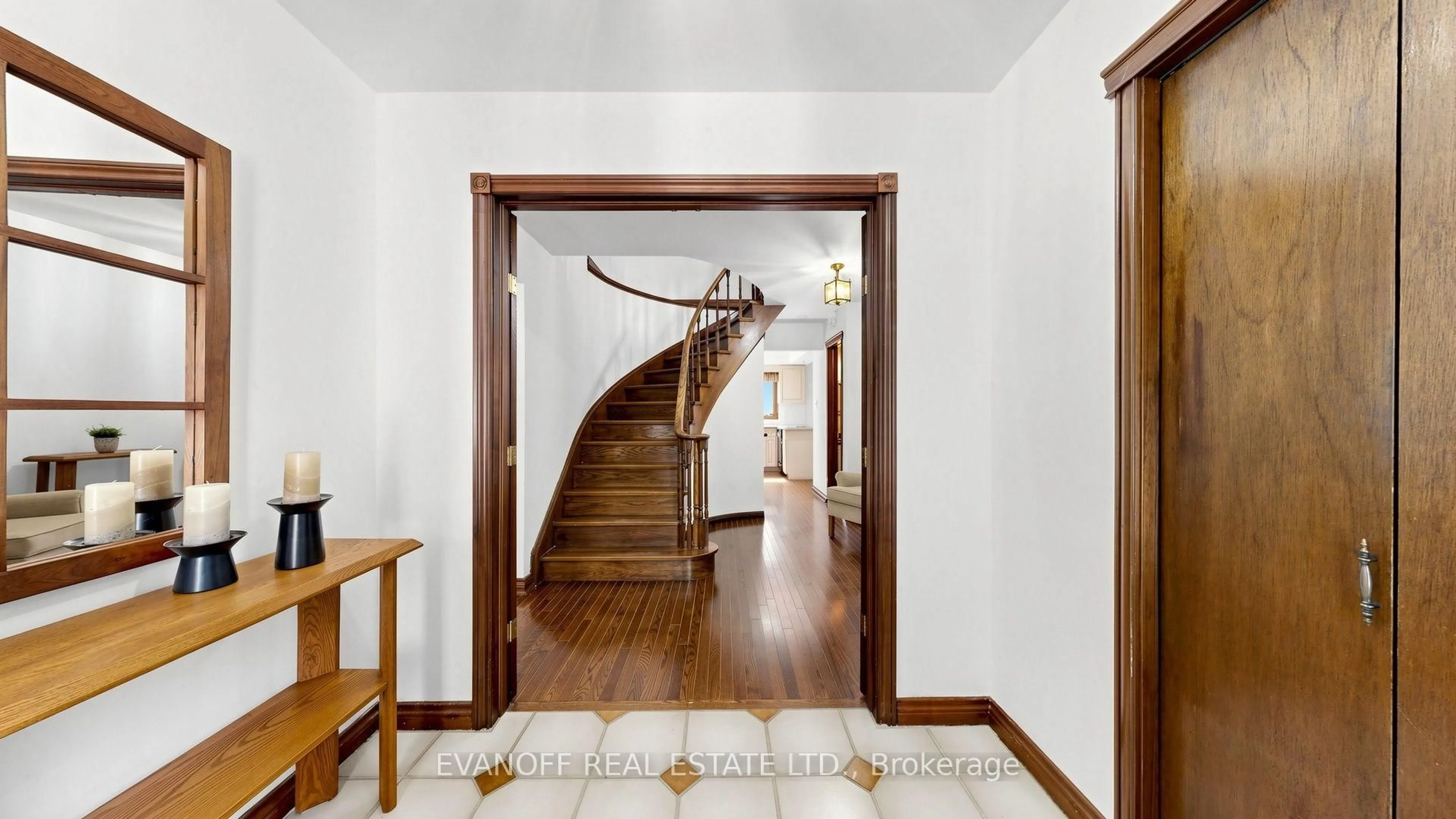 Indoor foyer for 67 Satchell Blvd, Toronto Ontario M1C 3B3